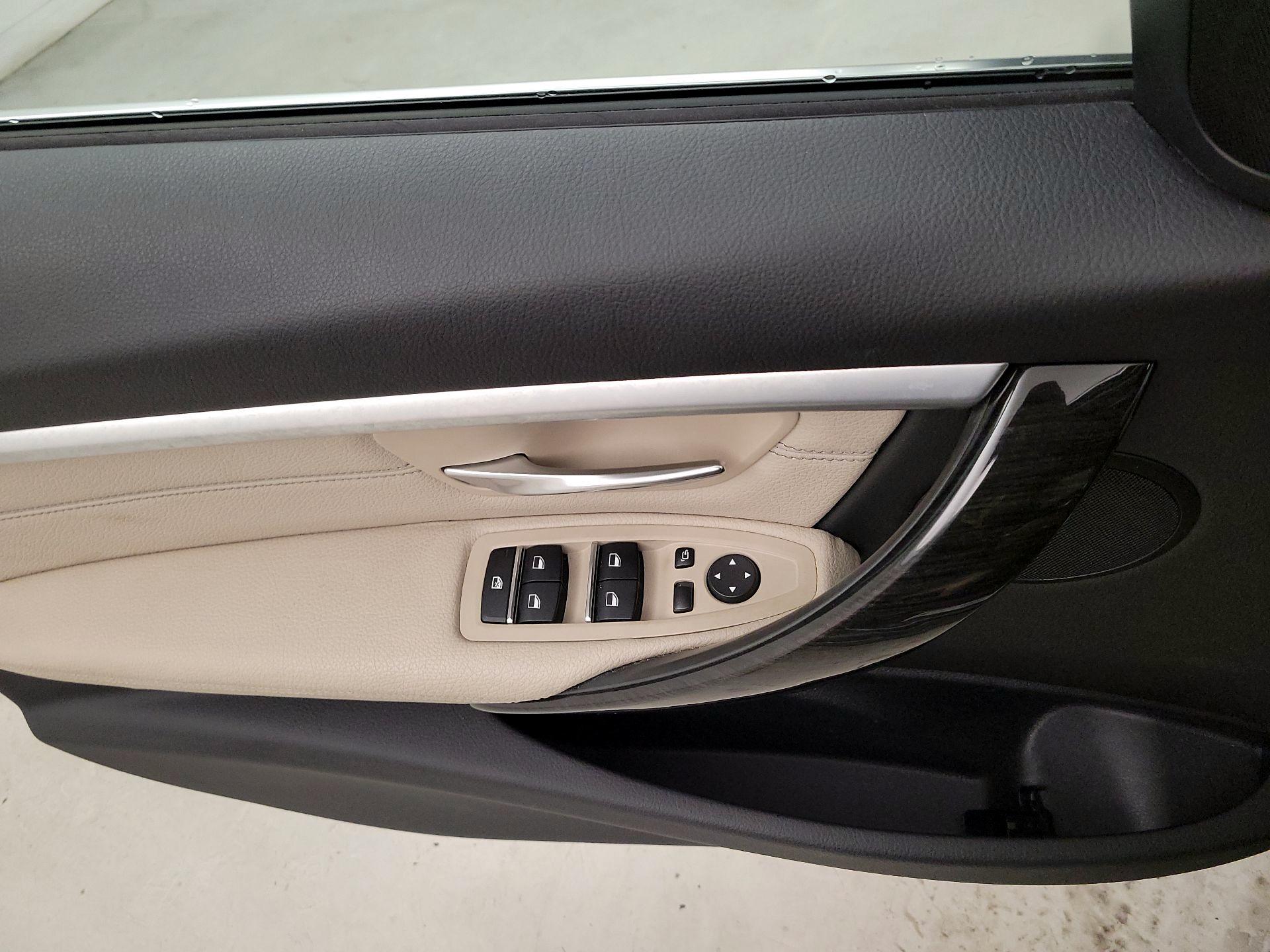 Thumbnail: 2018 BMW 3 Series - 12