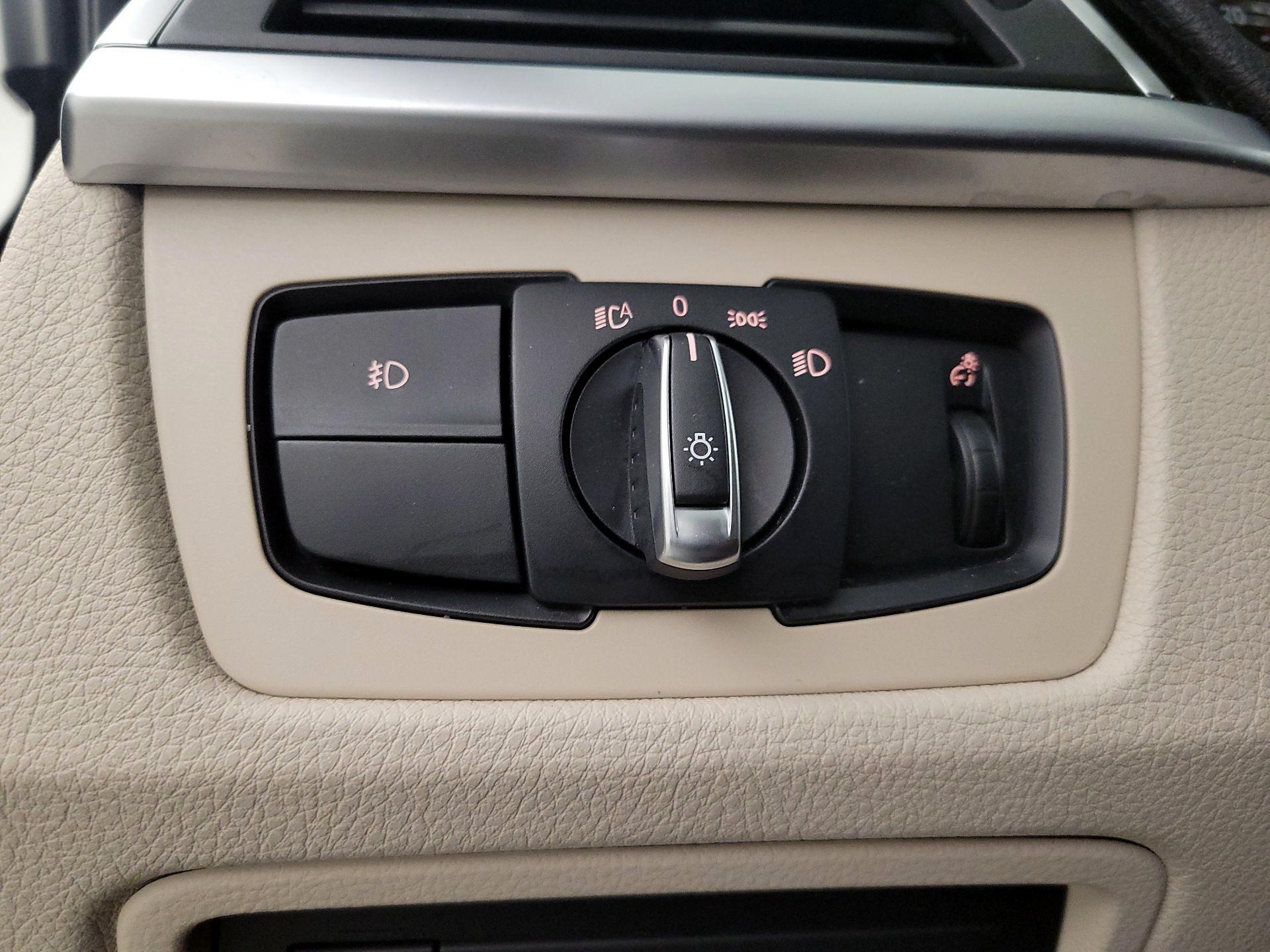 Thumbnail: 2018 BMW 3 Series - 13