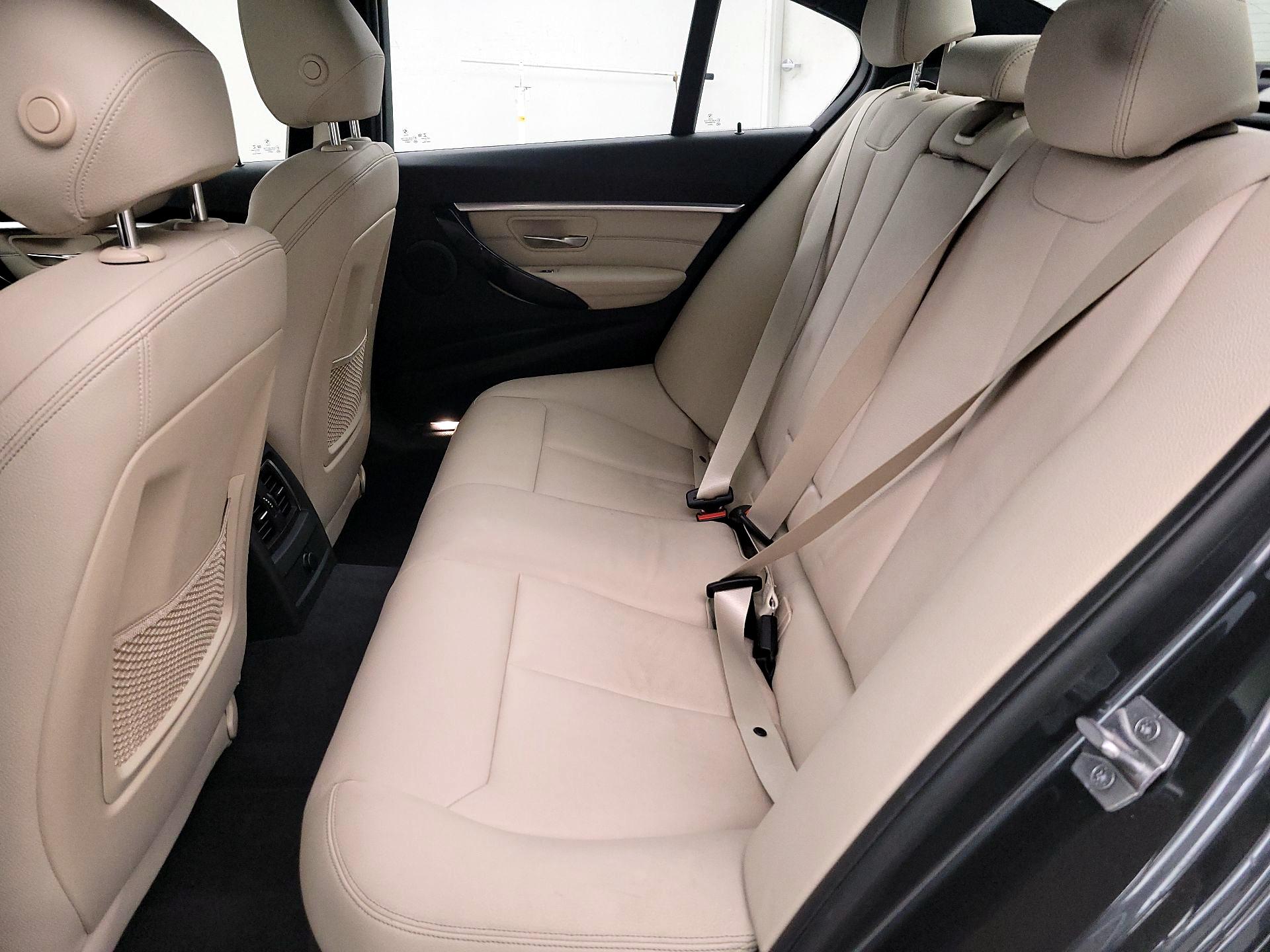 Thumbnail: 2018 BMW 3 Series - 20