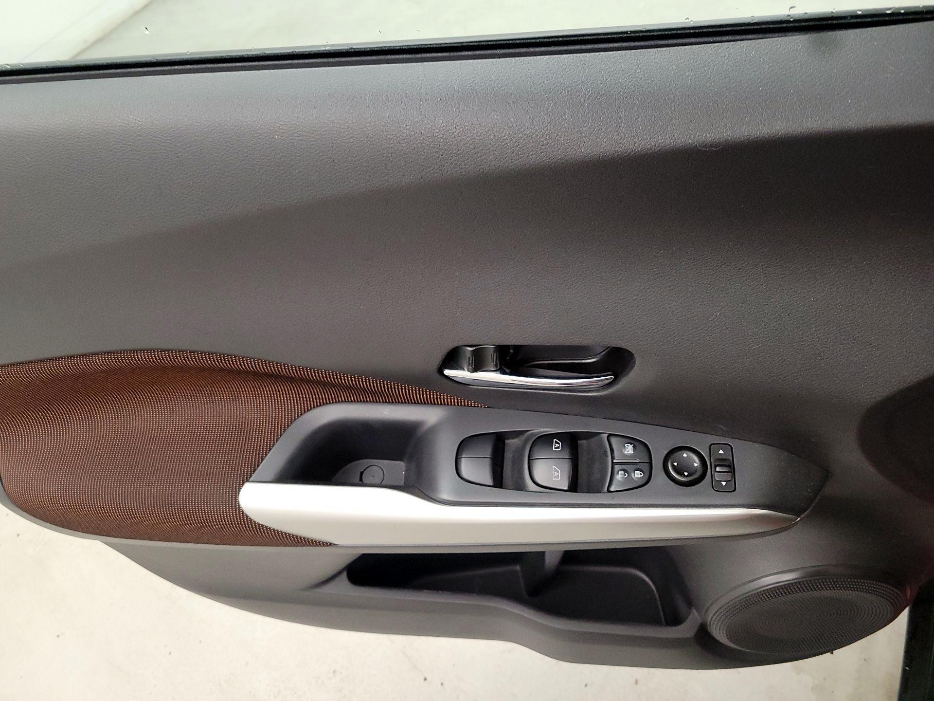 Thumbnail: 2020 Nissan Kicks - 12