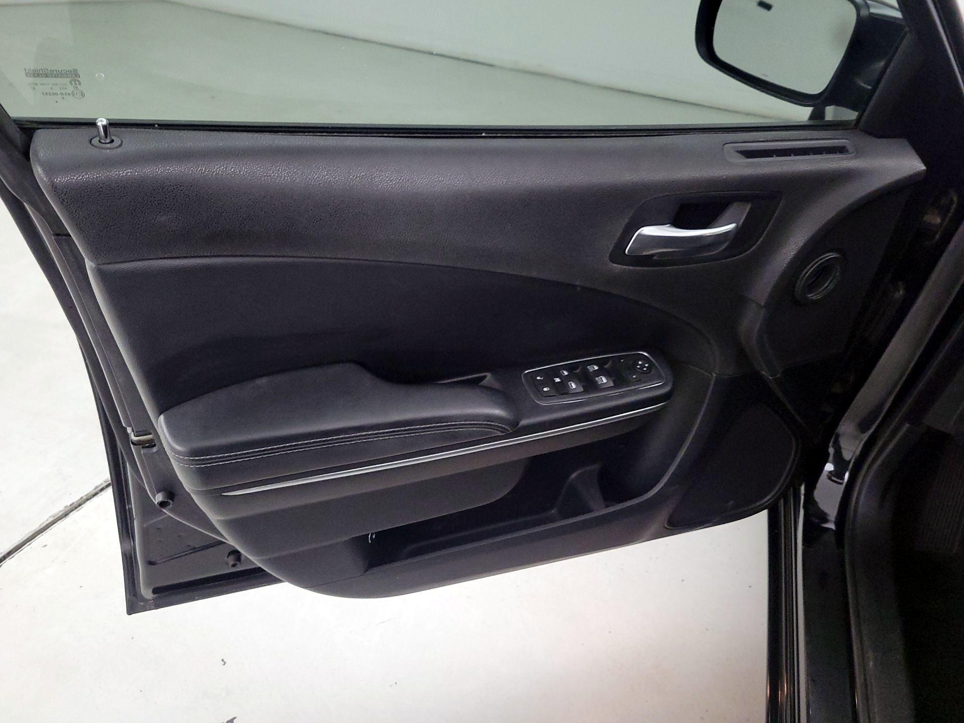 Thumbnail: 2015 Dodge Charger - 12