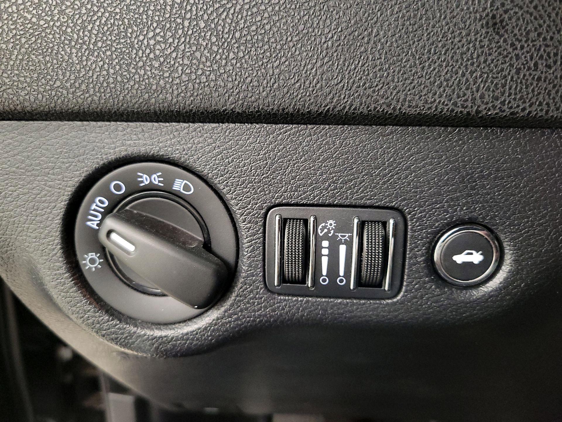 Thumbnail: 2015 Dodge Charger - 13