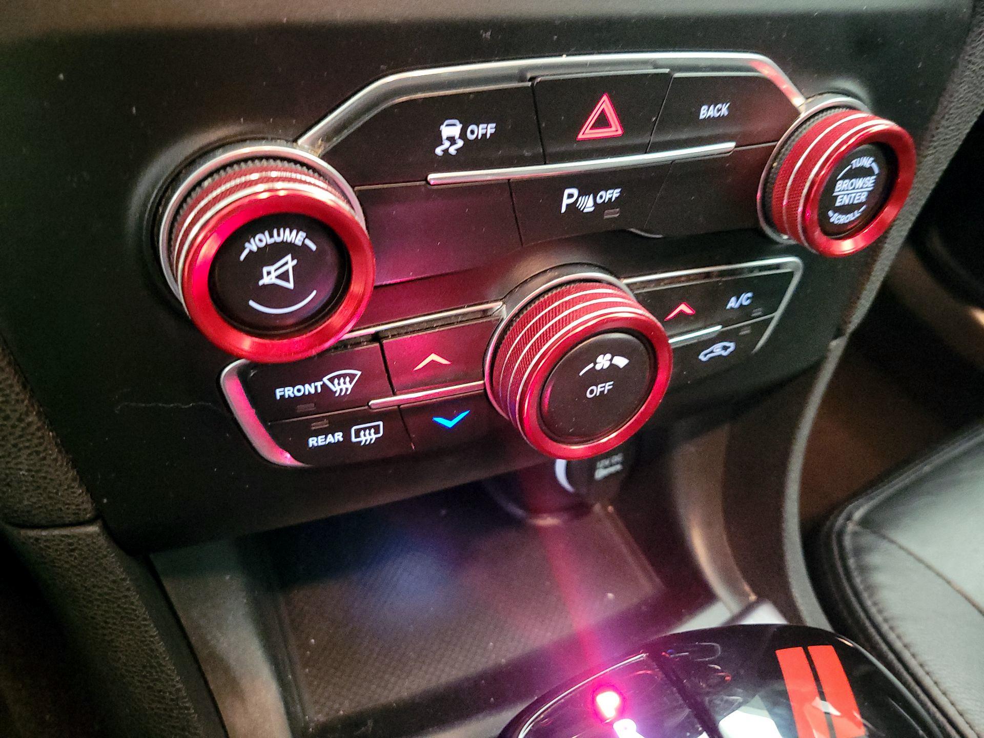 Thumbnail: 2015 Dodge Charger - 15