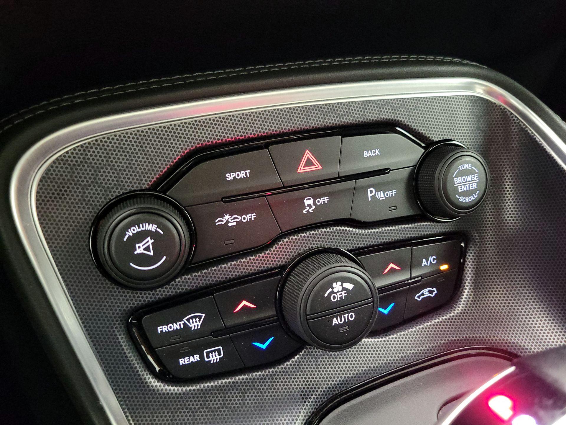 Thumbnail: 2015 Dodge Challenger - 17