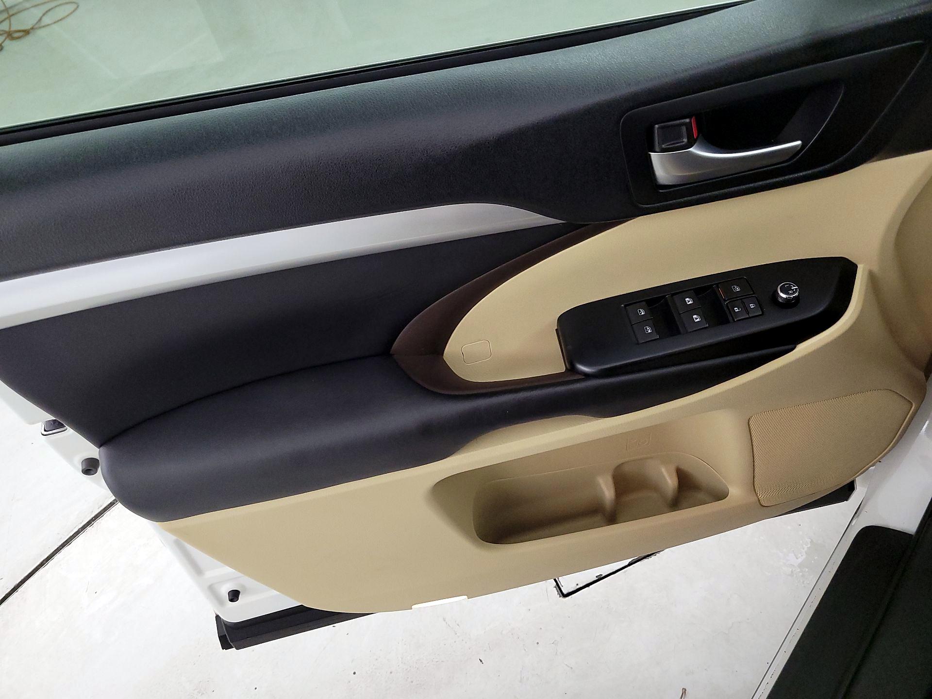 Thumbnail: 2017 Toyota Highlander - 12