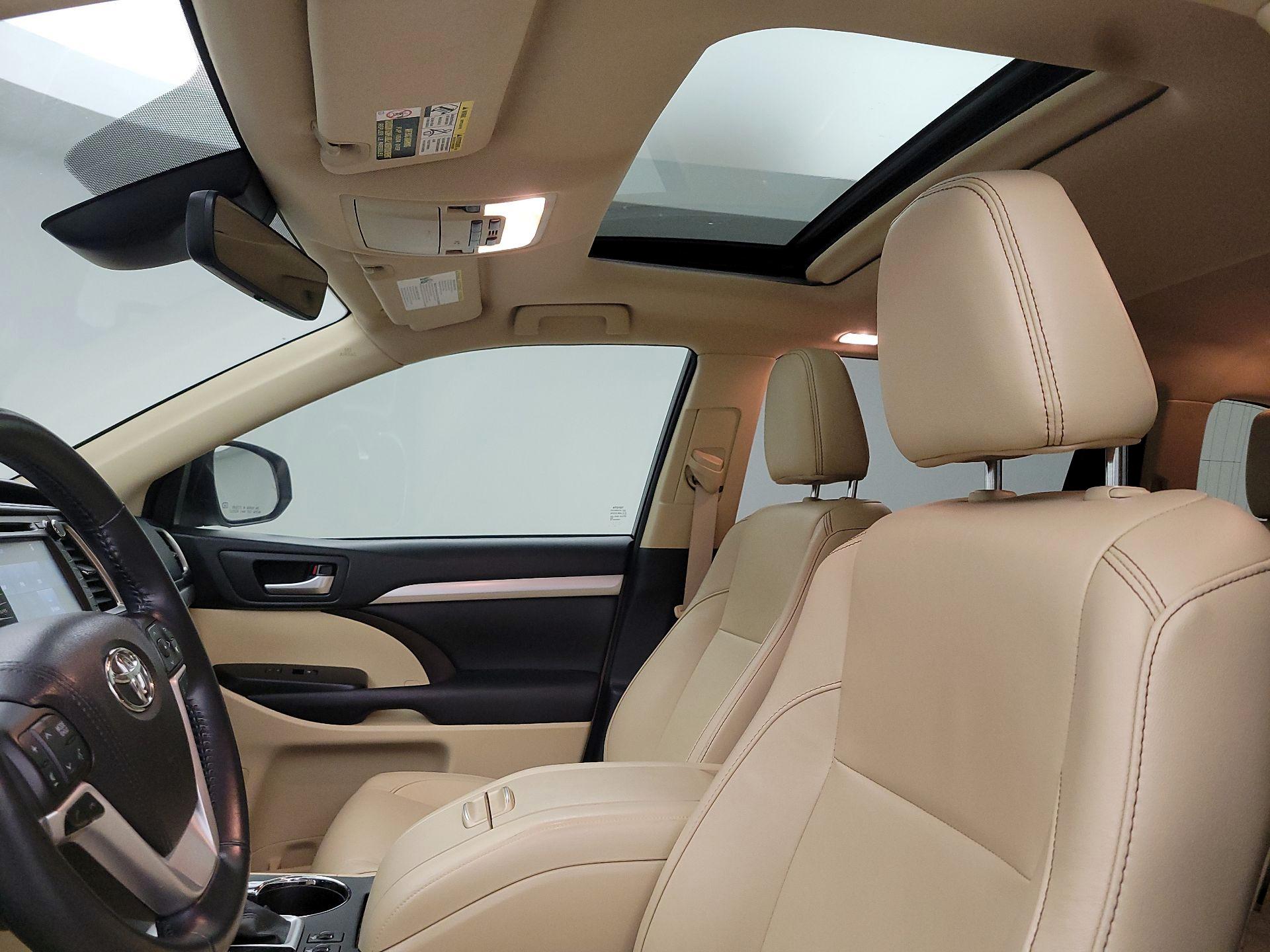 Thumbnail: 2017 Toyota Highlander - 19