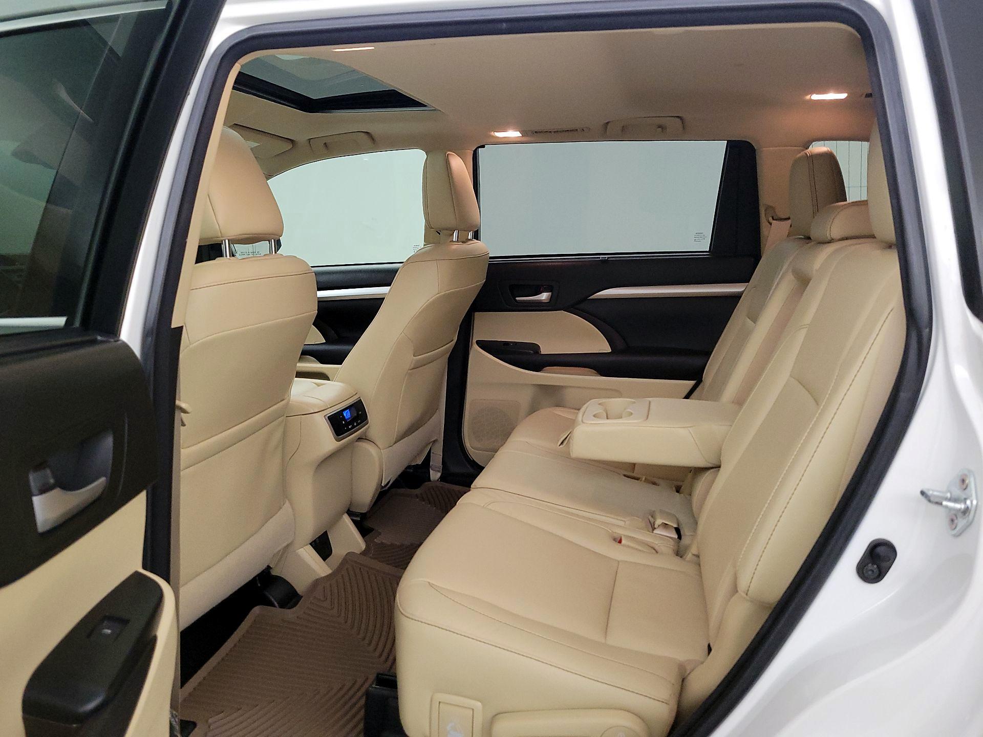 Thumbnail: 2017 Toyota Highlander - 20