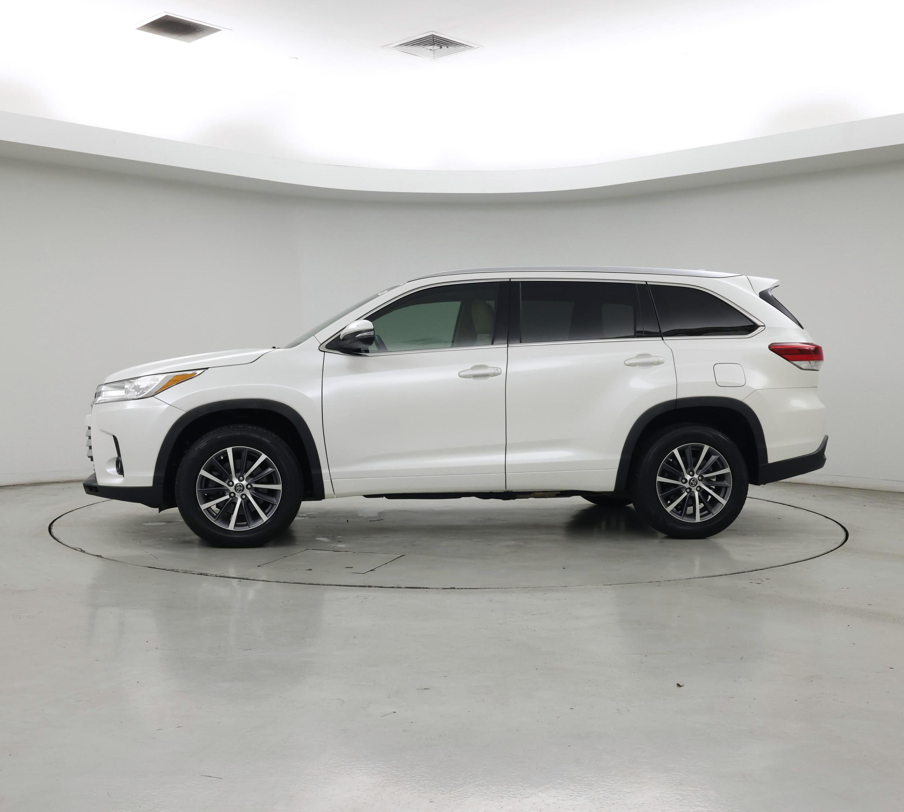 Thumbnail: 2017 Toyota Highlander - 3