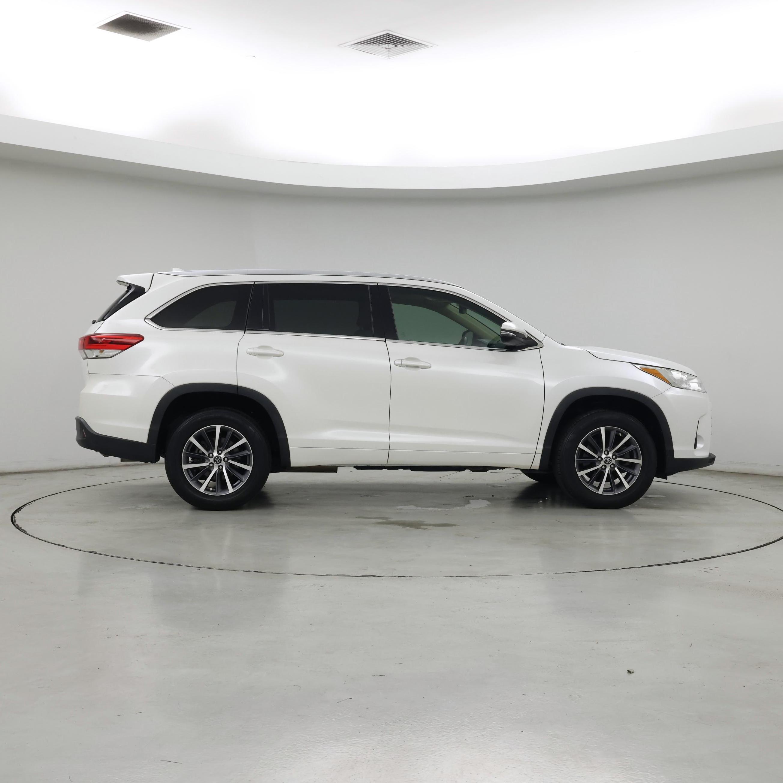 Thumbnail: 2017 Toyota Highlander - 7