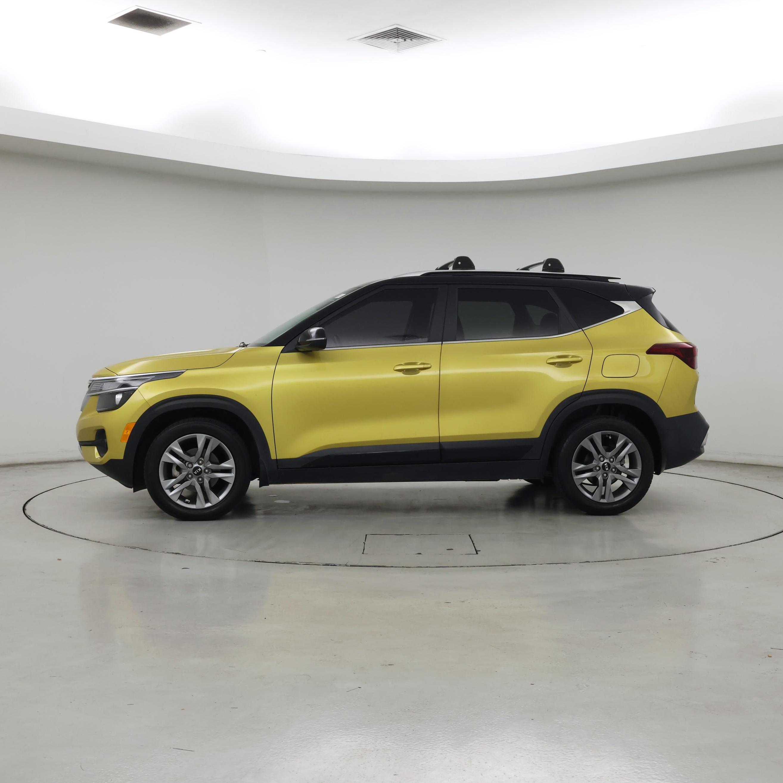 Thumbnail: 2021 Kia Seltos - 3