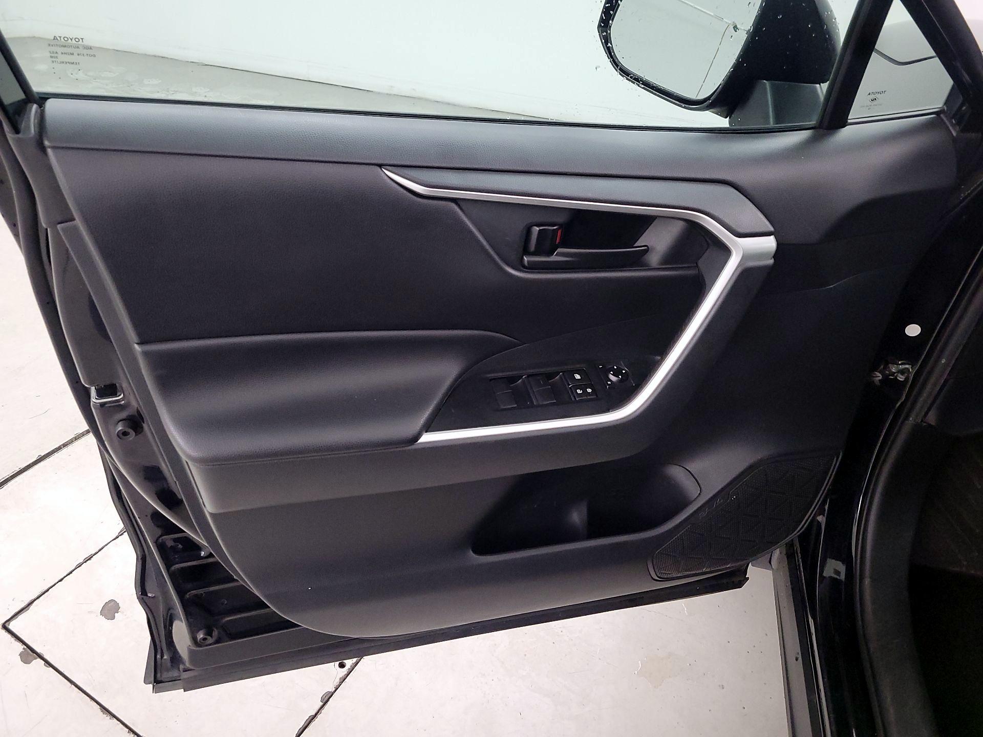 Thumbnail: 2020 Toyota RAV4 - 12