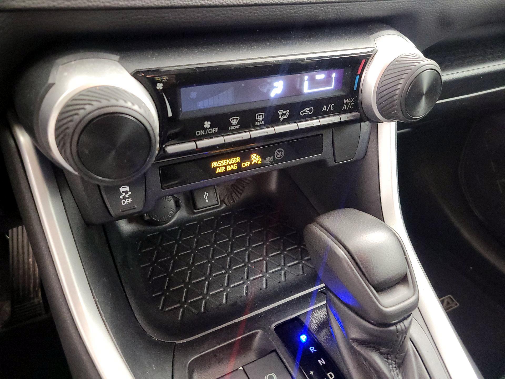 Thumbnail: 2020 Toyota RAV4 - 16