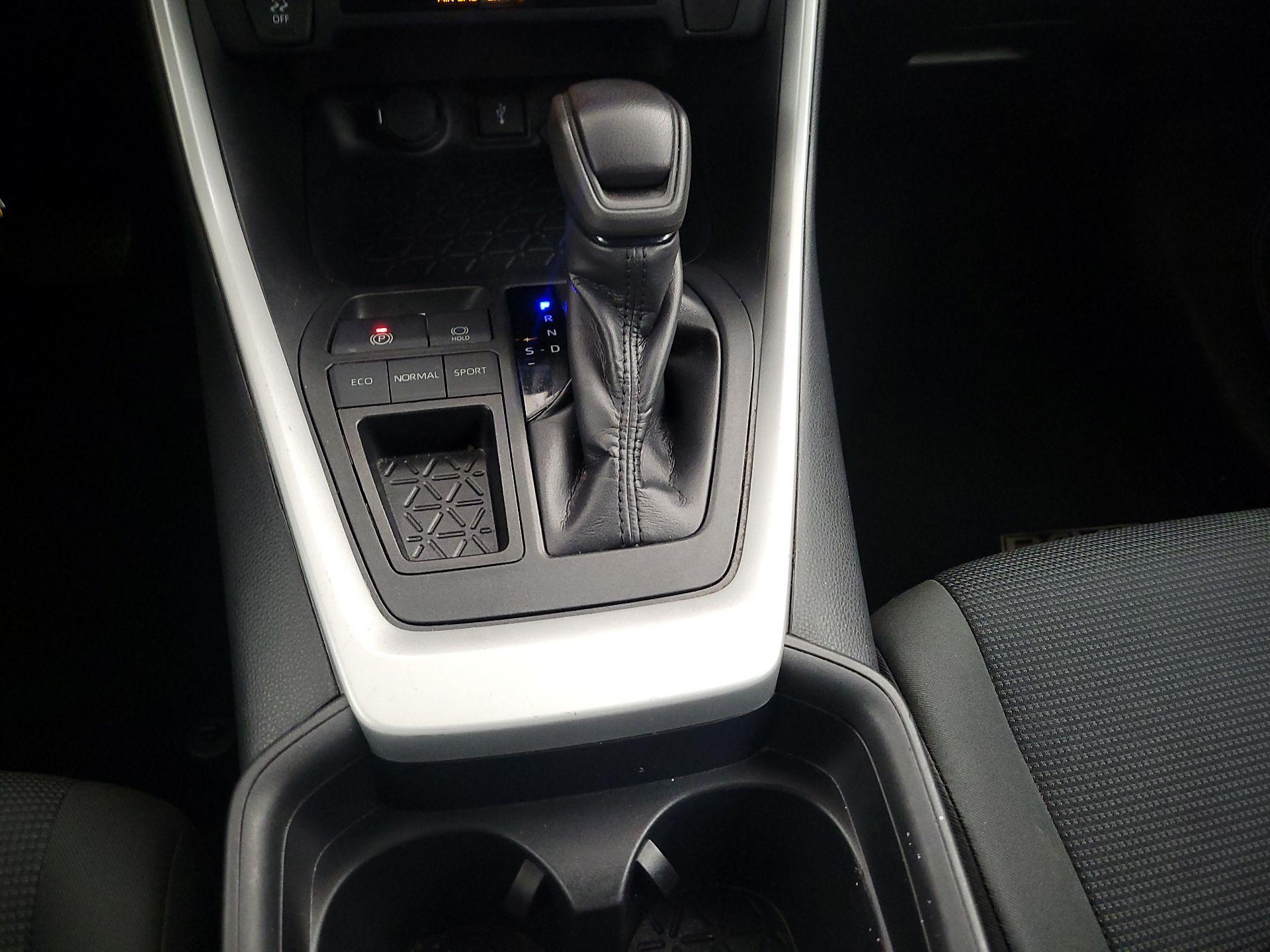 Thumbnail: 2020 Toyota RAV4 - 17