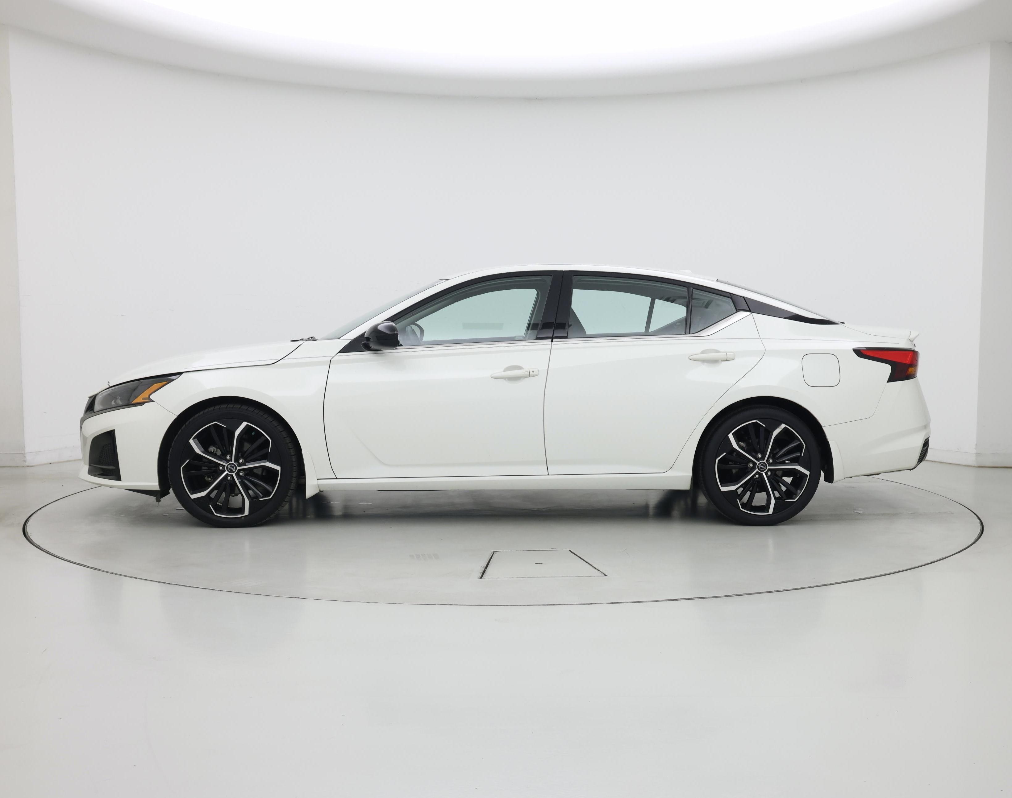 Thumbnail: 2023 Nissan Altima - 3