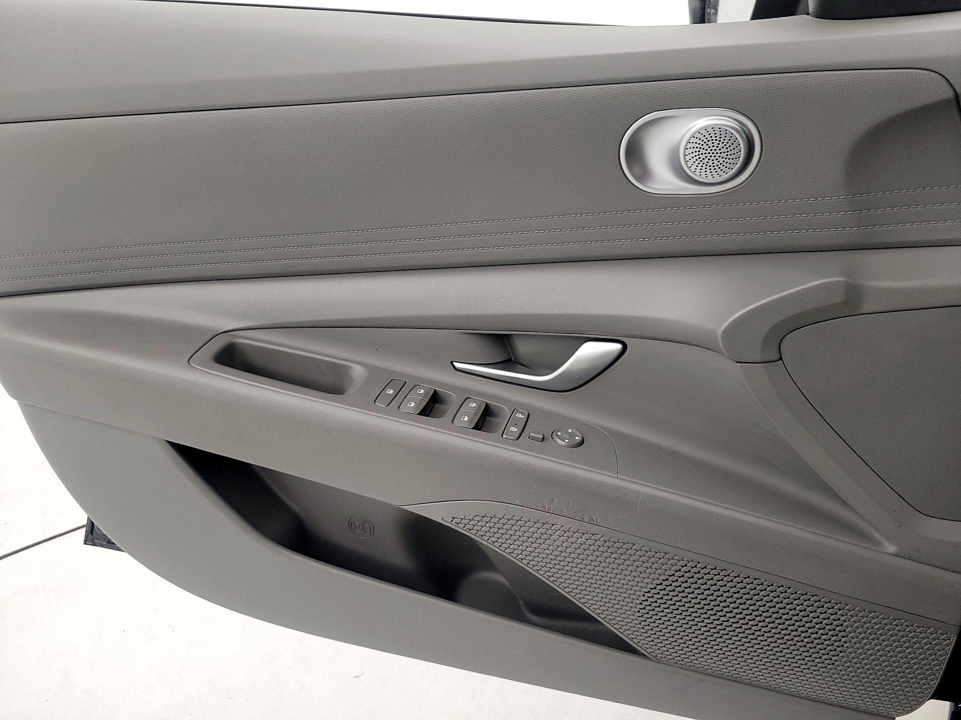 Thumbnail: 2023 Hyundai Elantra - 12