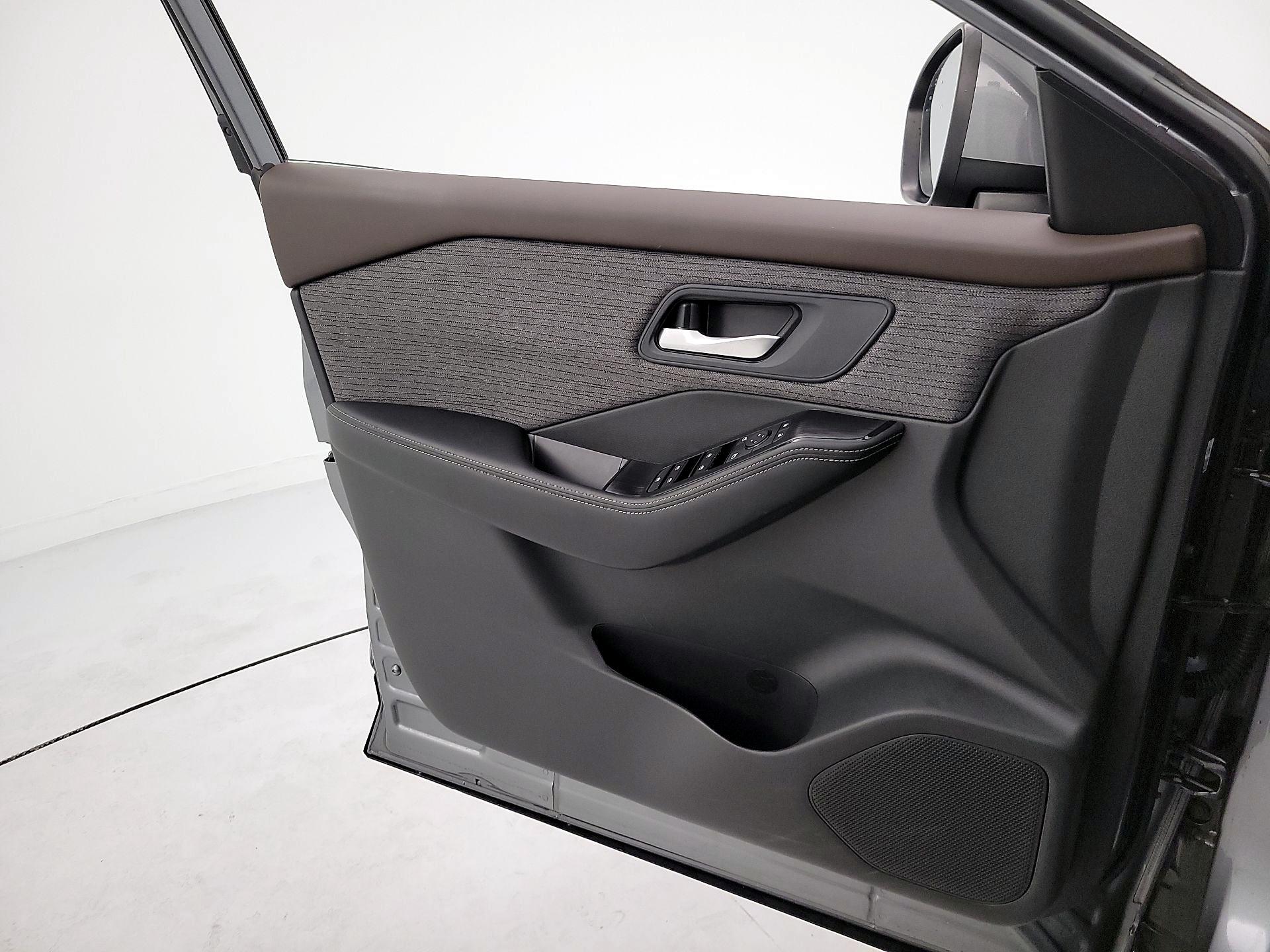 Thumbnail: 2022 Nissan Rogue - 12