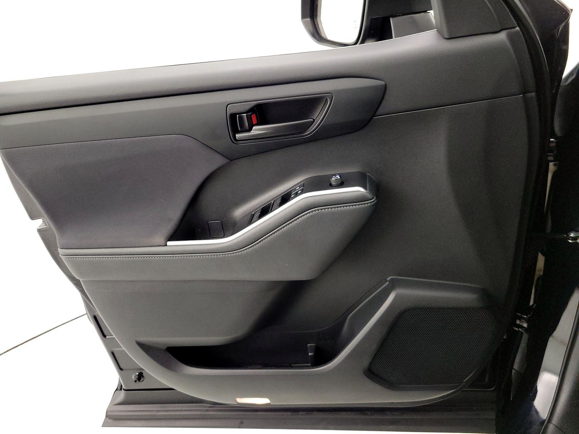 Thumbnail: 2021 Toyota Highlander - 12