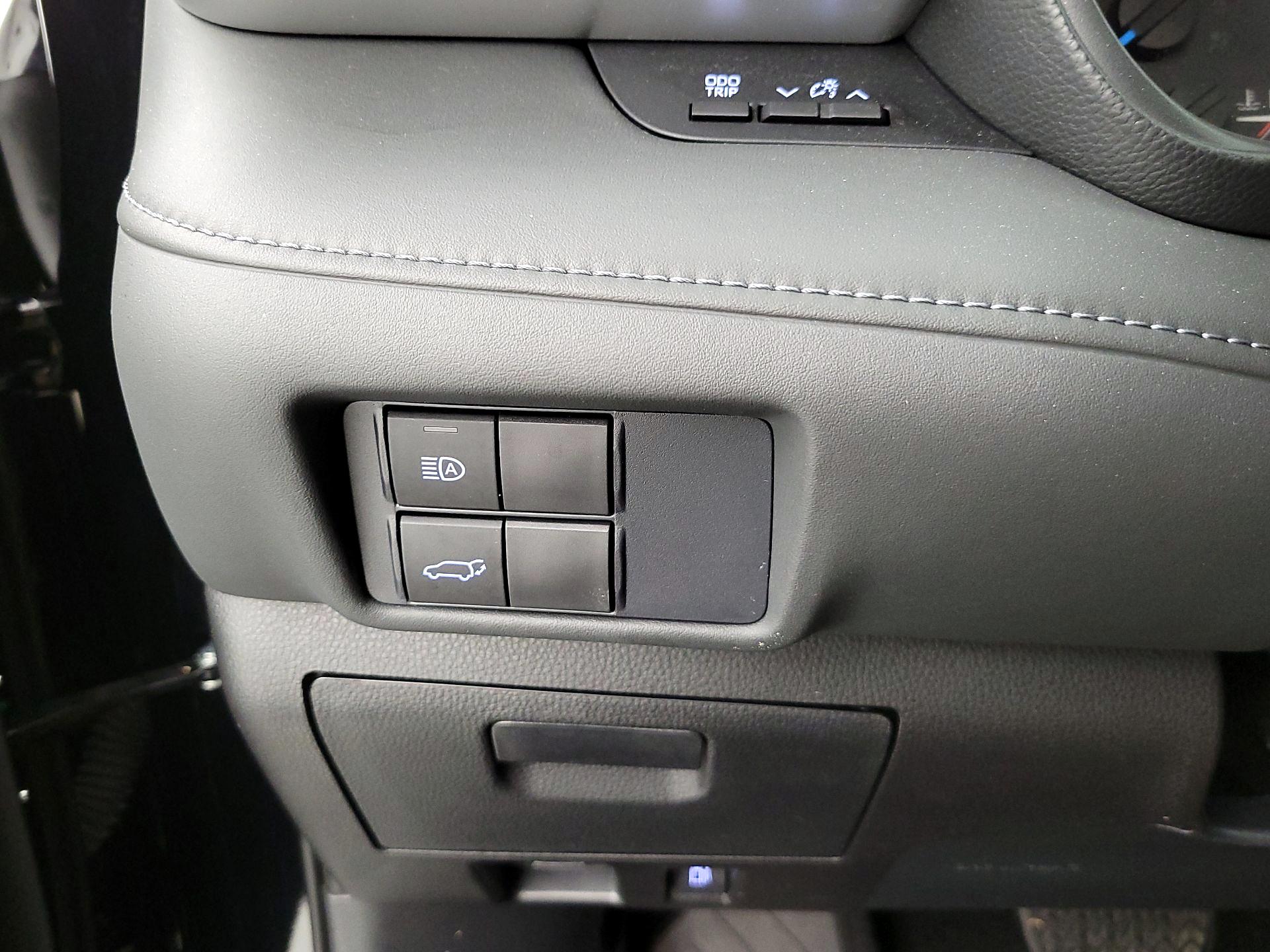 Thumbnail: 2021 Toyota Highlander - 13