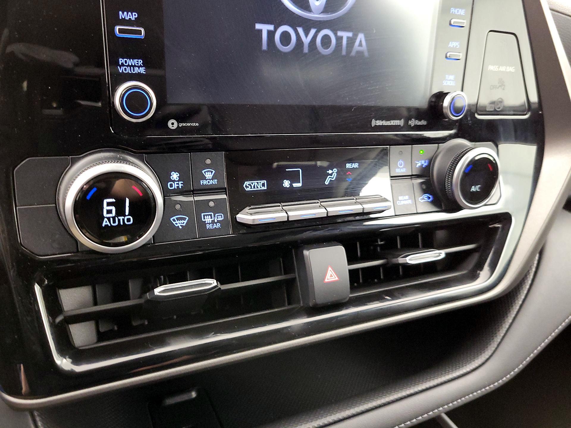 Thumbnail: 2021 Toyota Highlander - 17