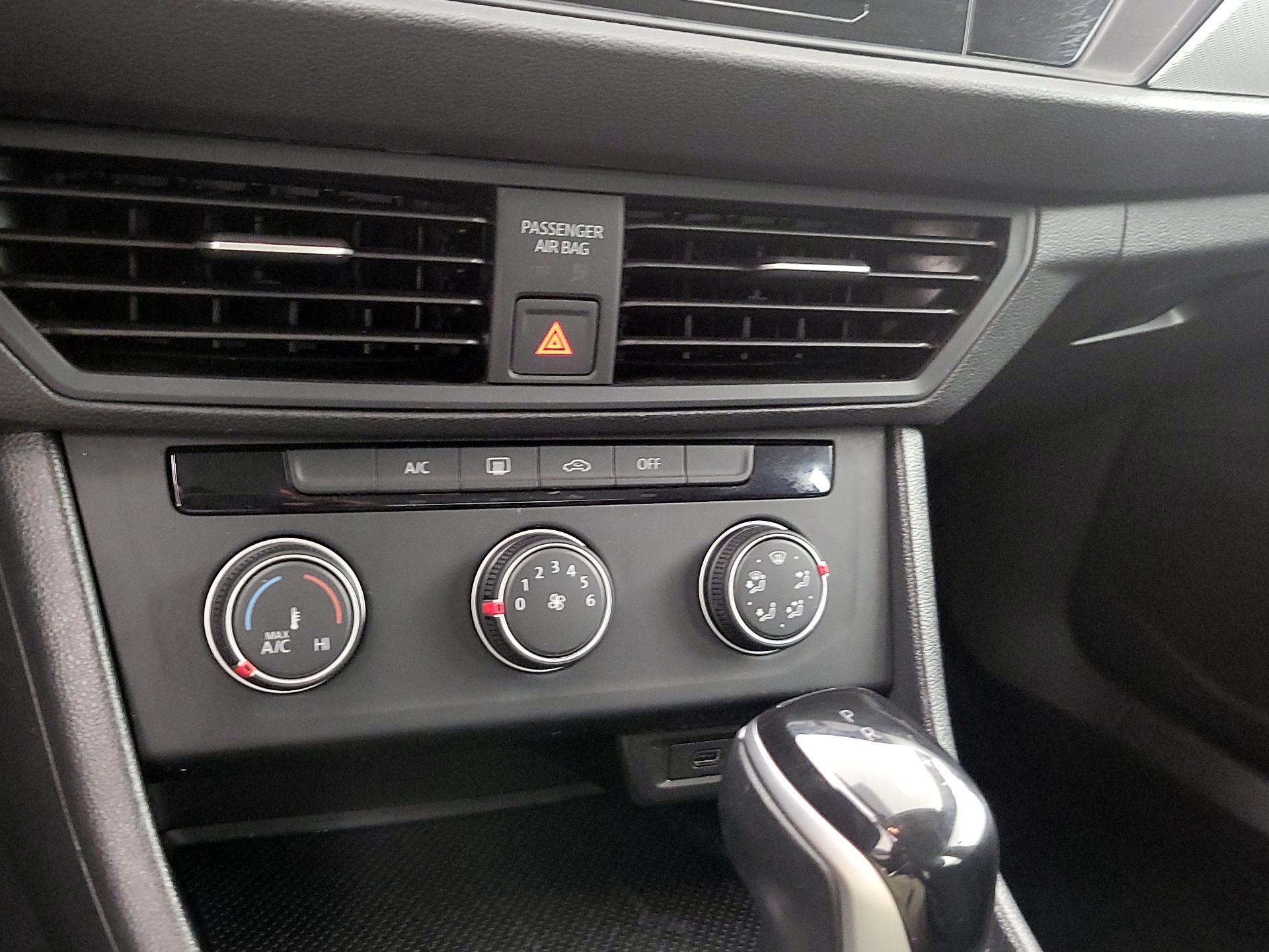 Thumbnail: 2024 Volkswagen Jetta - 16