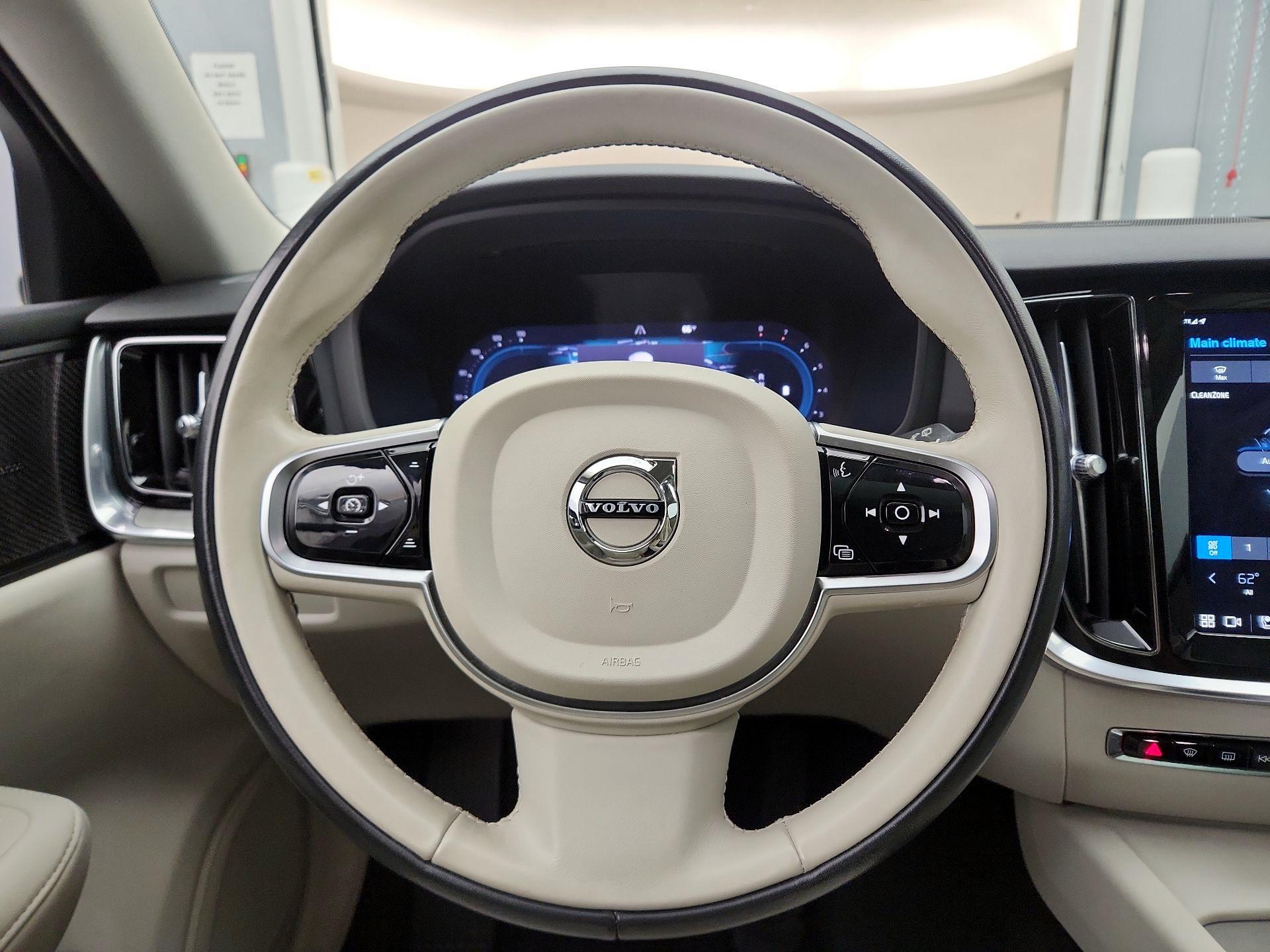 Thumbnail: 2023 Volvo S60 - 10
