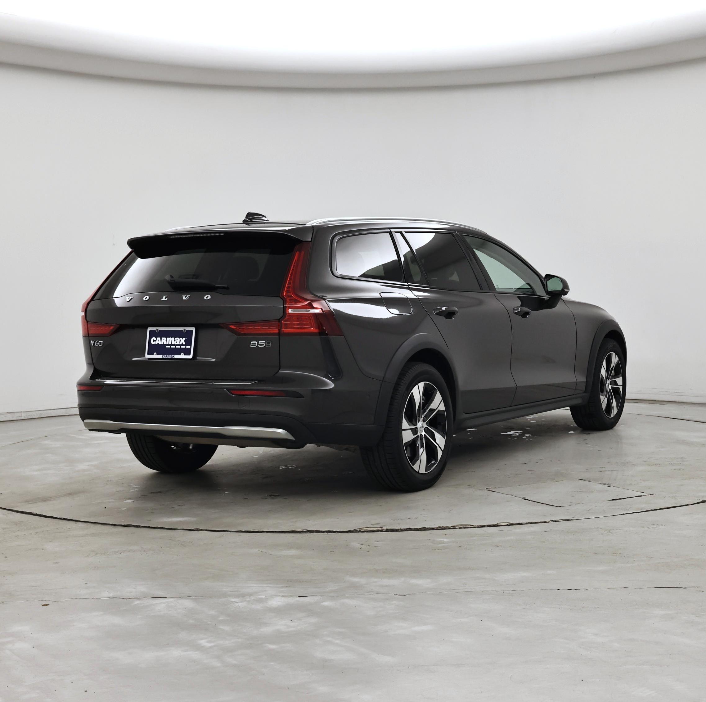 Thumbnail: 2023 Volvo S60 - 8