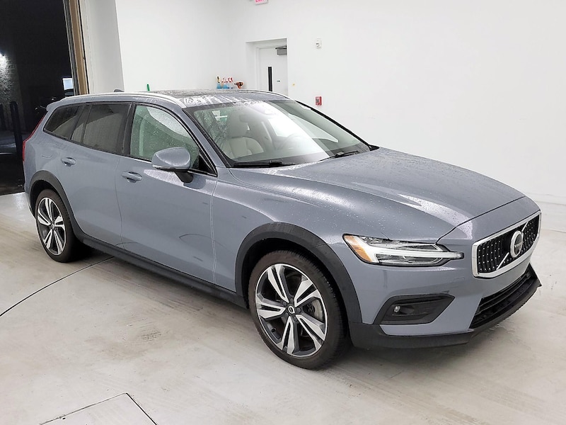 2023 Volvo V60 Cross Country B5 Plus