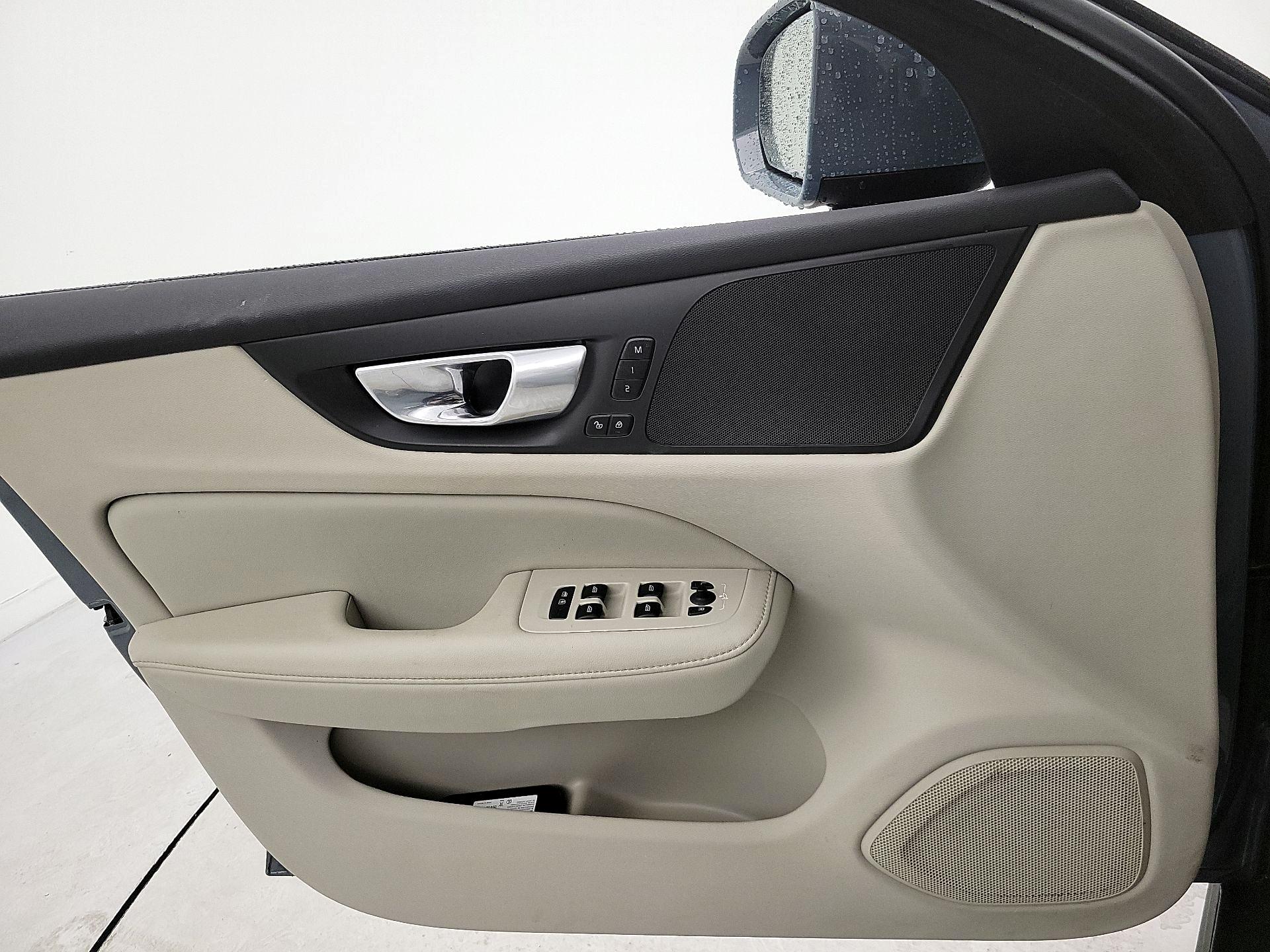 Thumbnail: 2023 Volvo S60 - 10