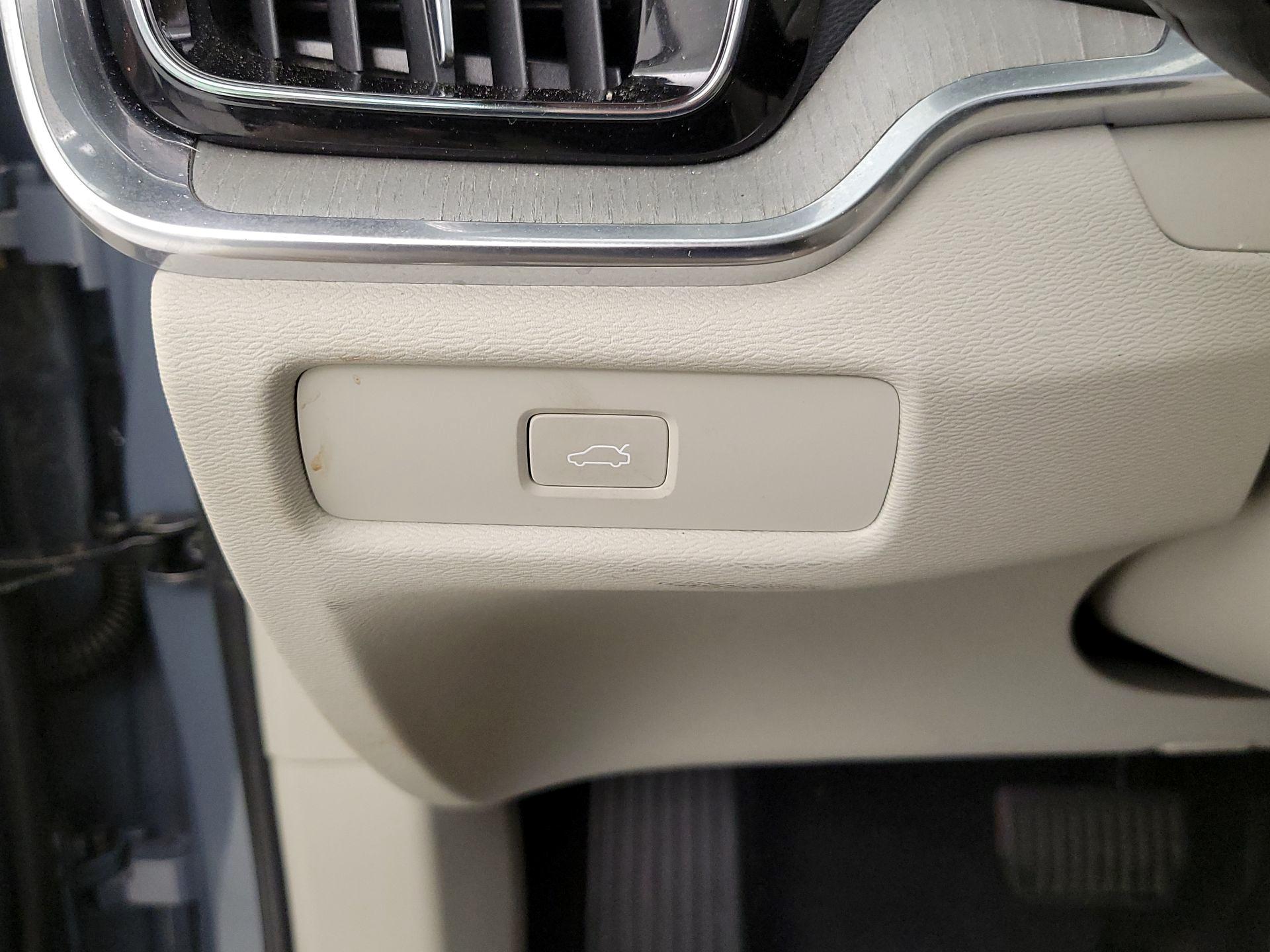 Thumbnail: 2023 Volvo S60 - 11