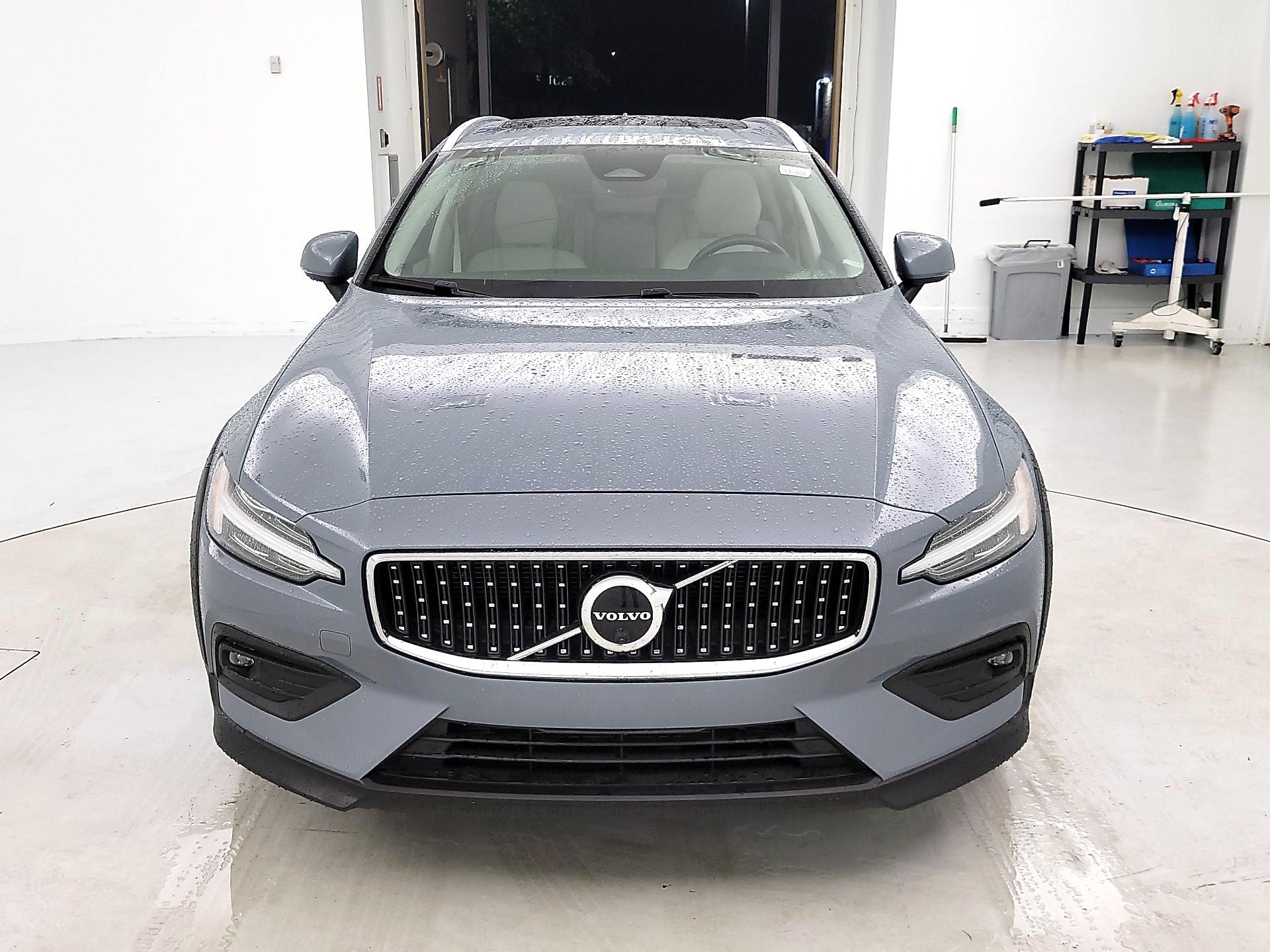 Thumbnail: 2023 Volvo S60 - 2