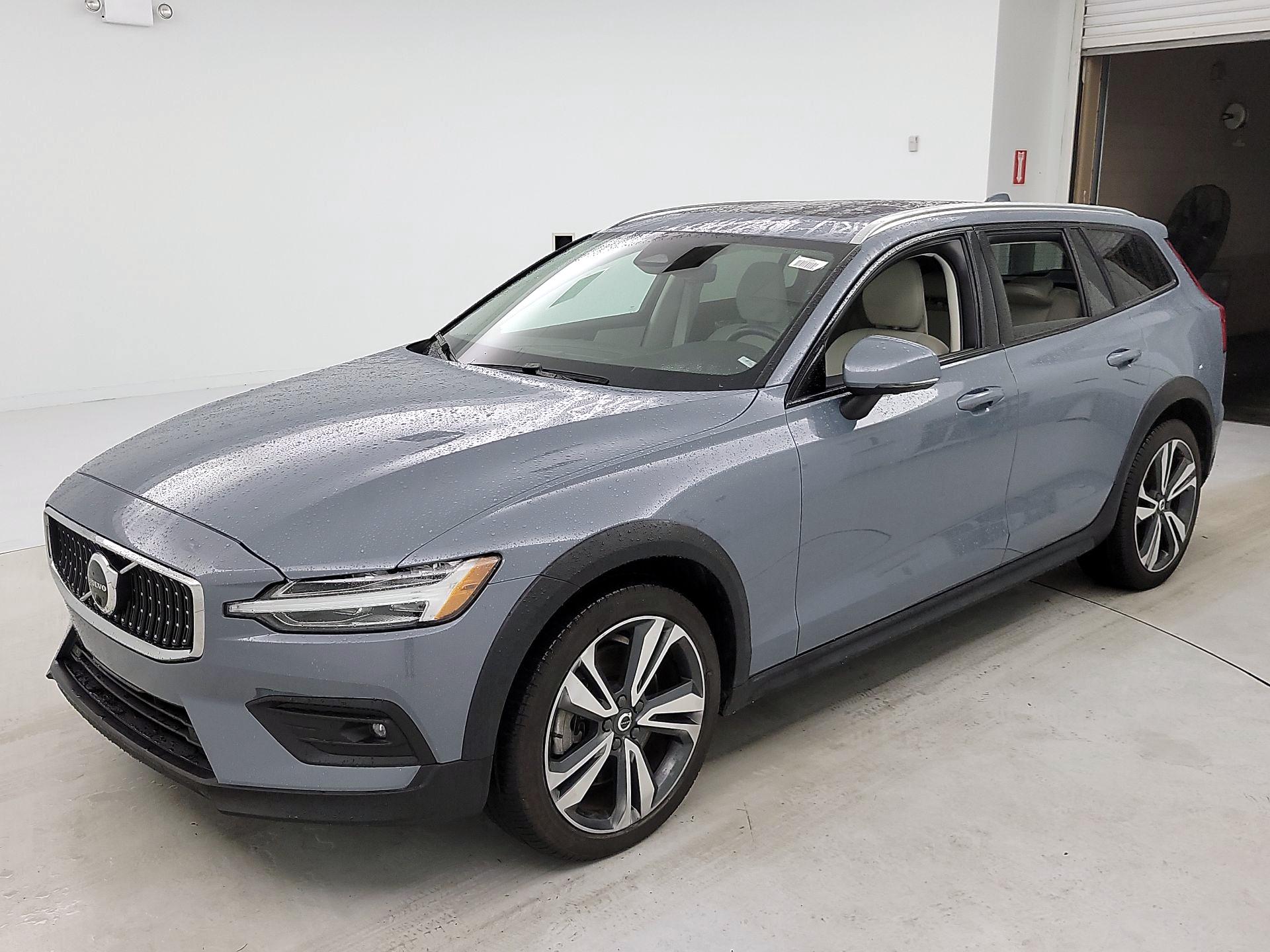 Thumbnail: 2023 Volvo S60 - 3