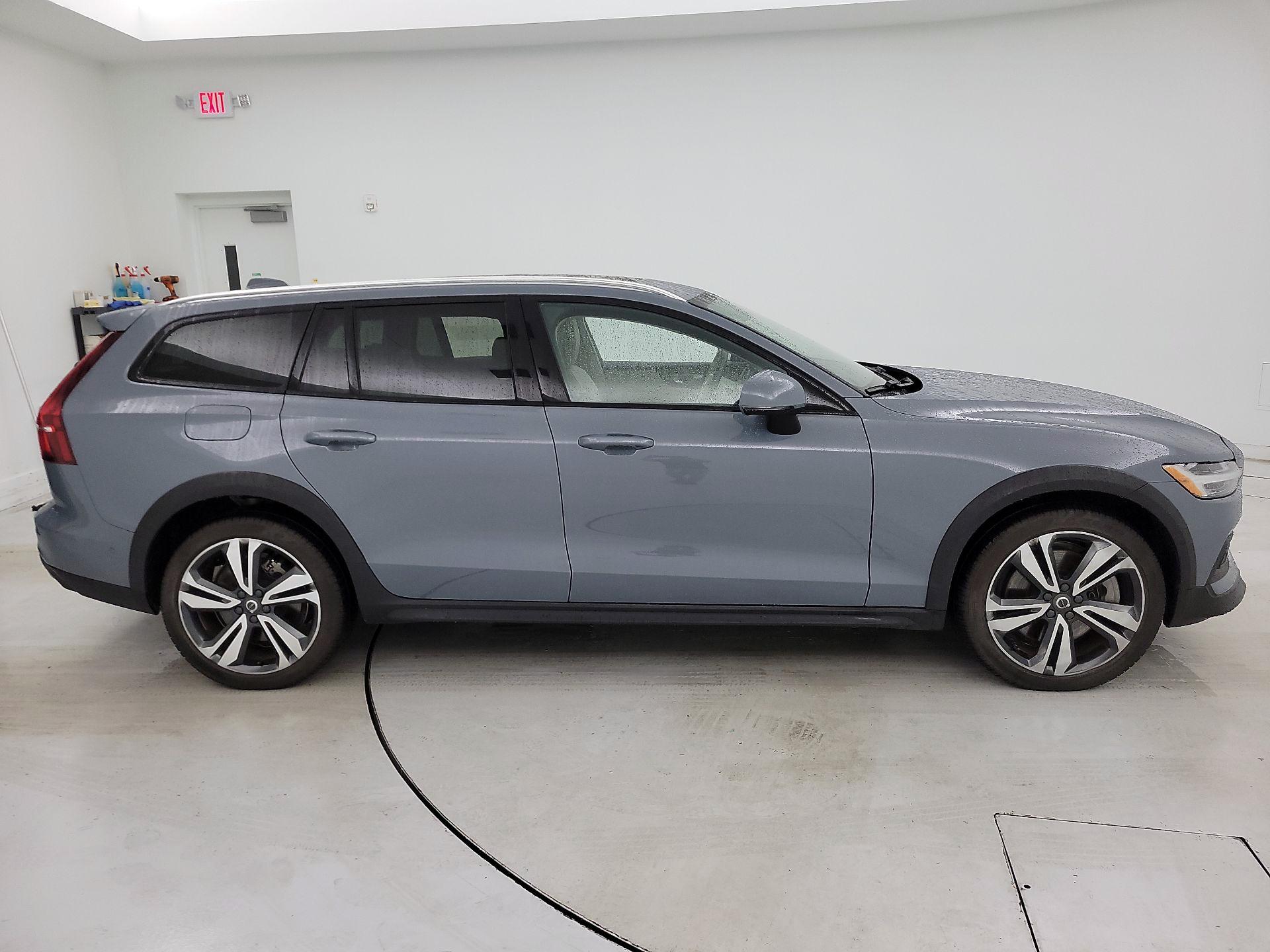 Thumbnail: 2023 Volvo S60 - 4