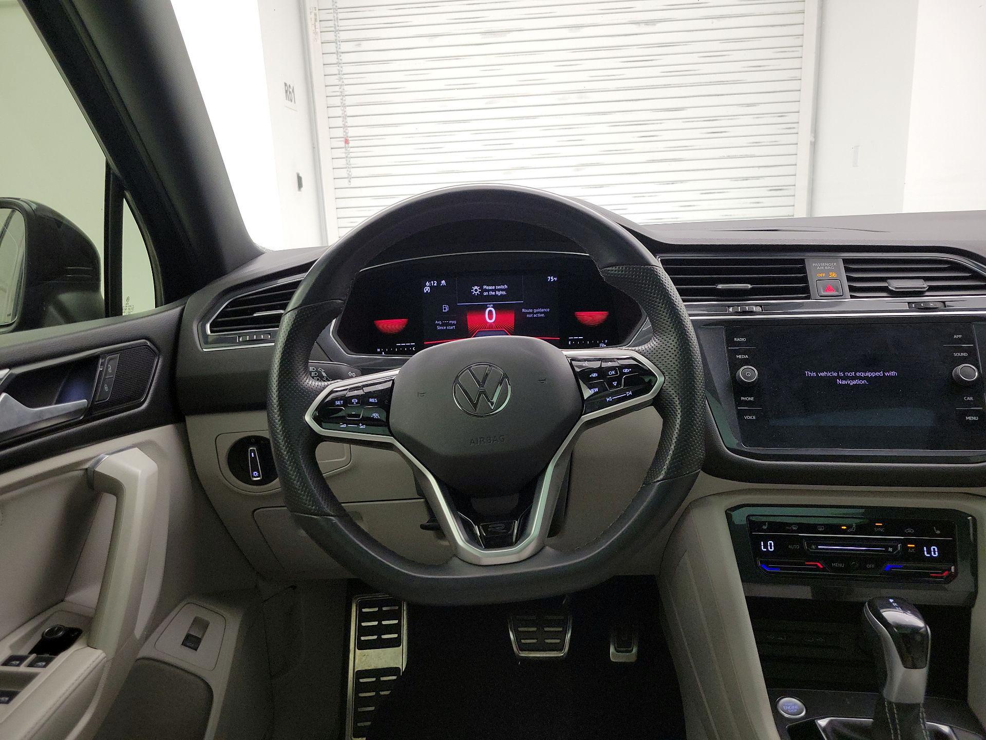 Thumbnail: 2022 Volkswagen Tiguan - 10