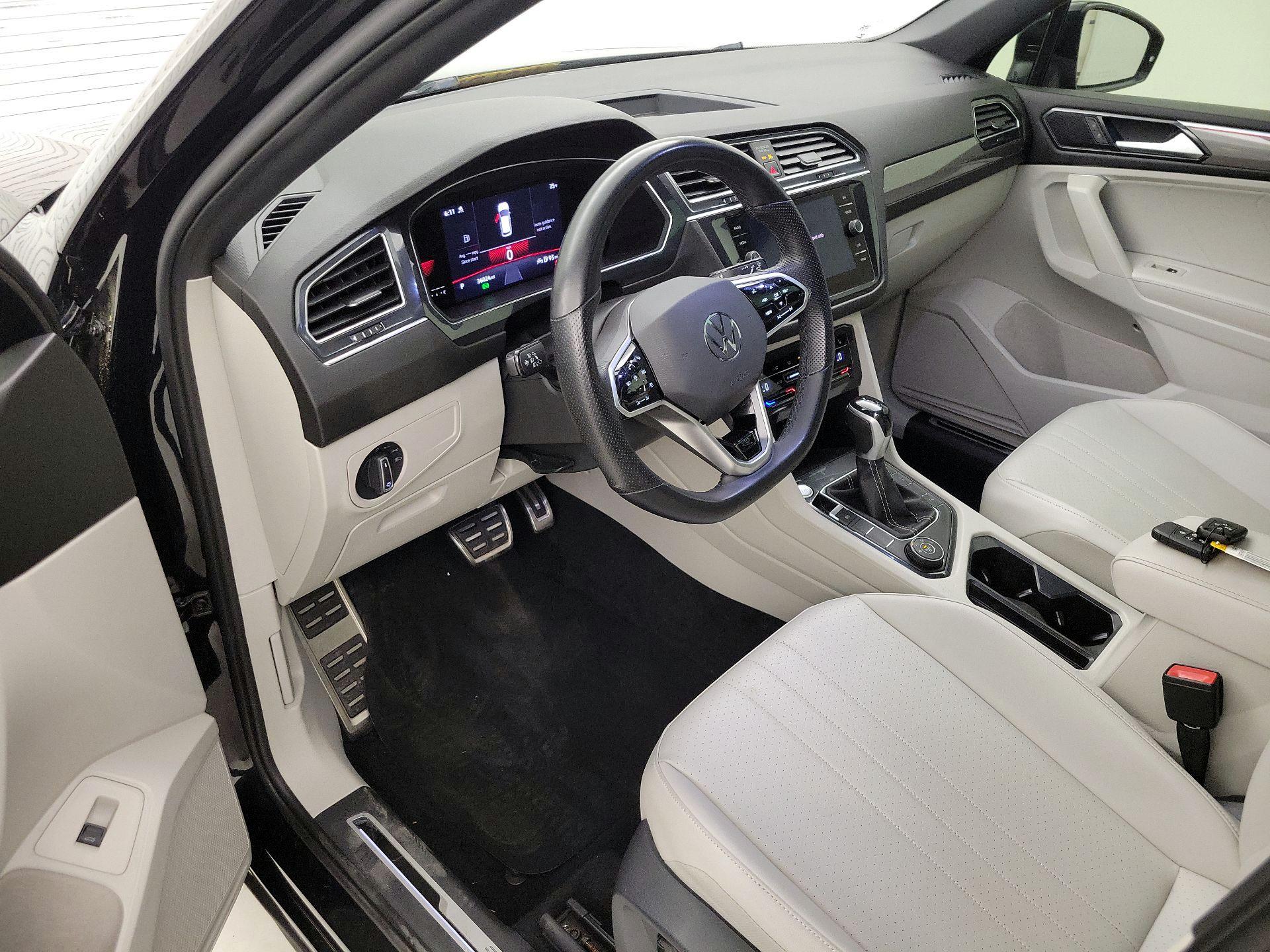 Thumbnail: 2022 Volkswagen Tiguan - 11