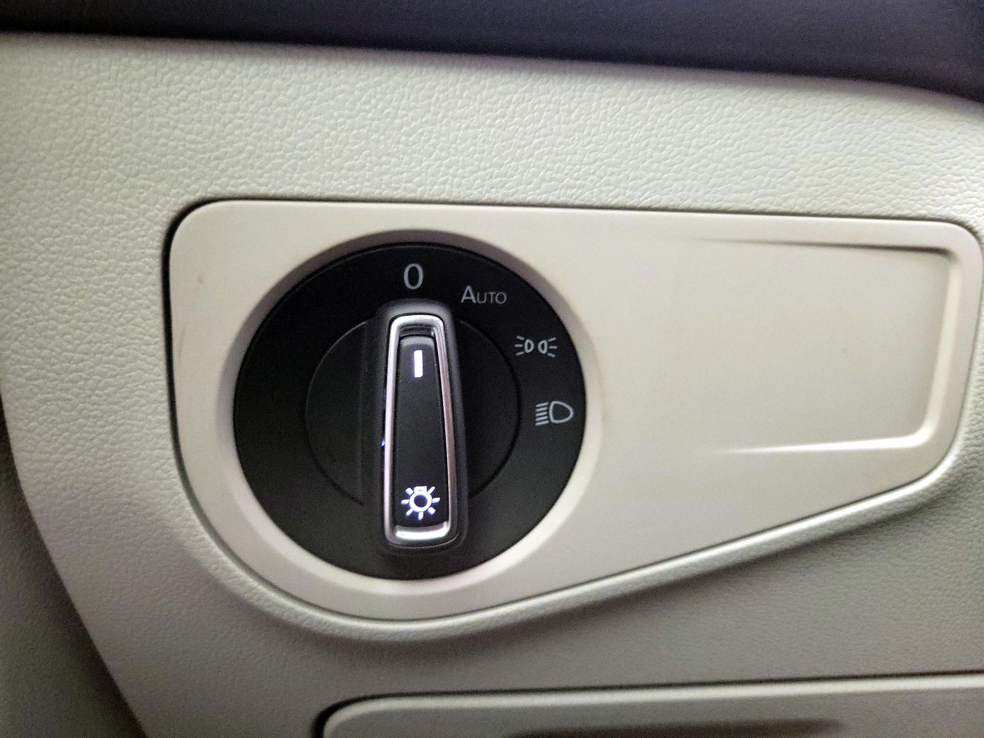 Thumbnail: 2022 Volkswagen Tiguan - 13