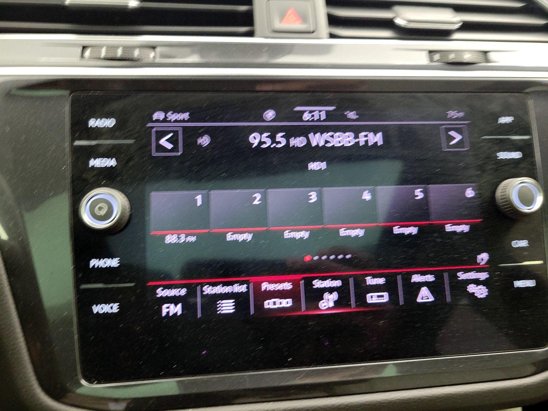 Thumbnail: 2022 Volkswagen Tiguan - 15