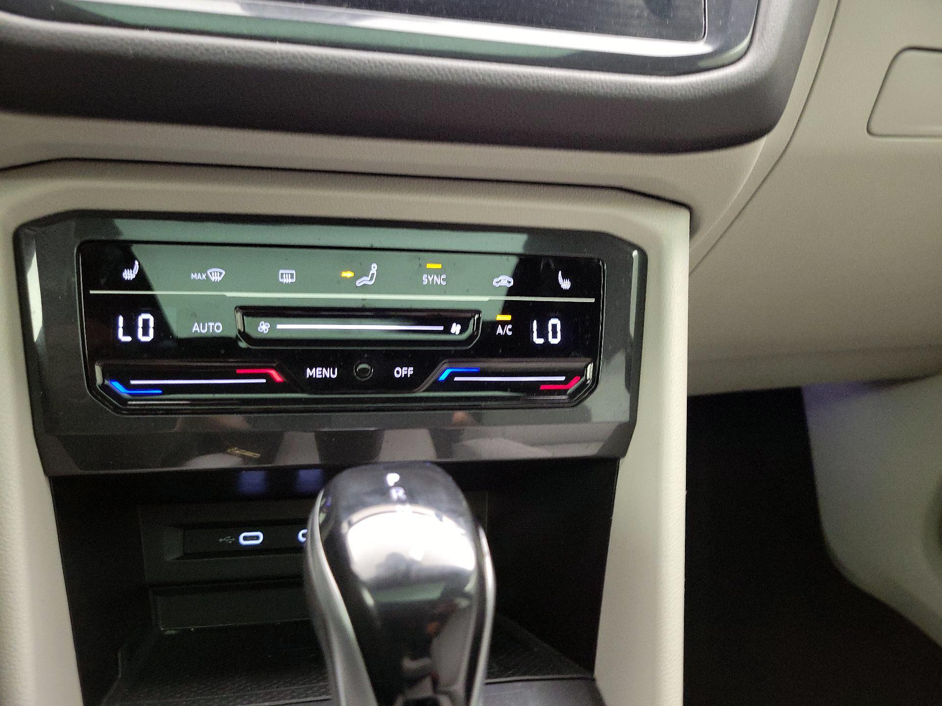 Thumbnail: 2022 Volkswagen Tiguan - 16