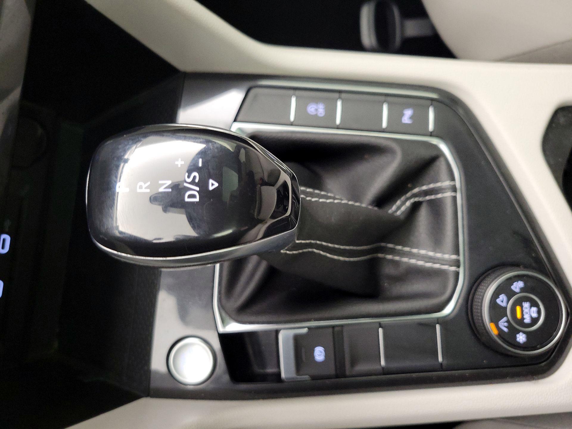 Thumbnail: 2022 Volkswagen Tiguan - 17