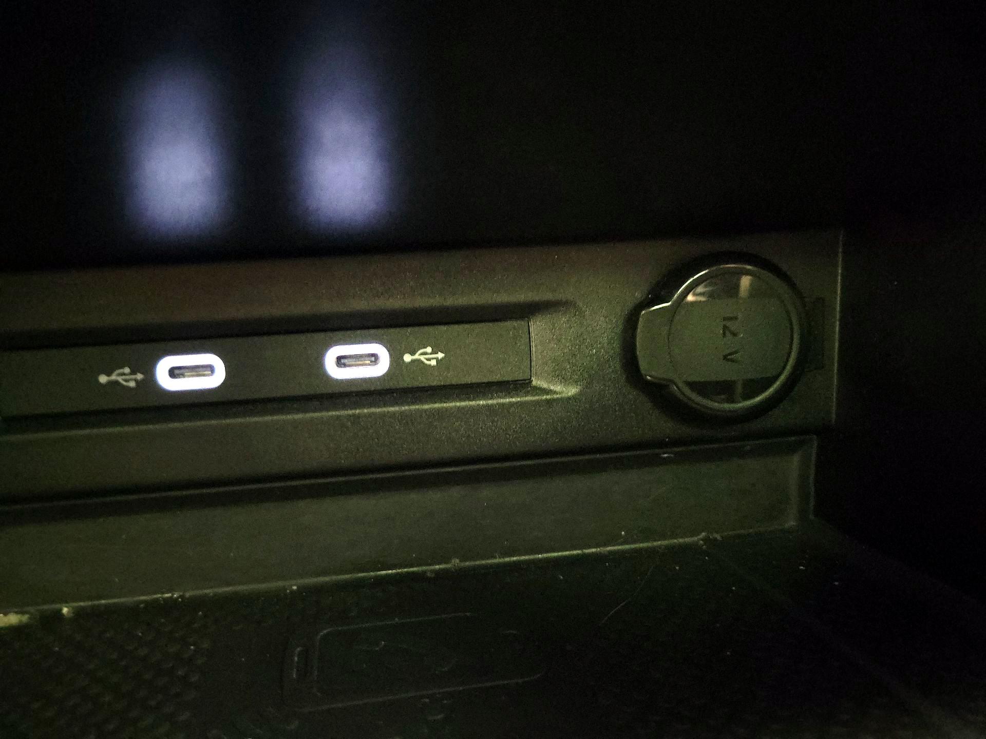 Thumbnail: 2022 Volkswagen Tiguan - 18