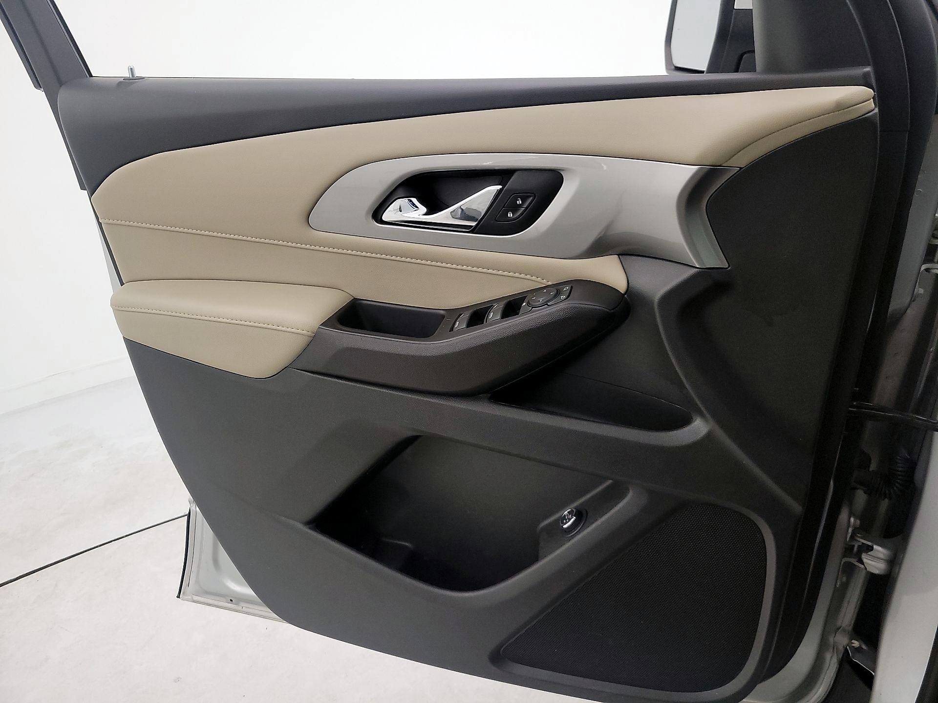 Thumbnail: 2022 Chevrolet Traverse - 12