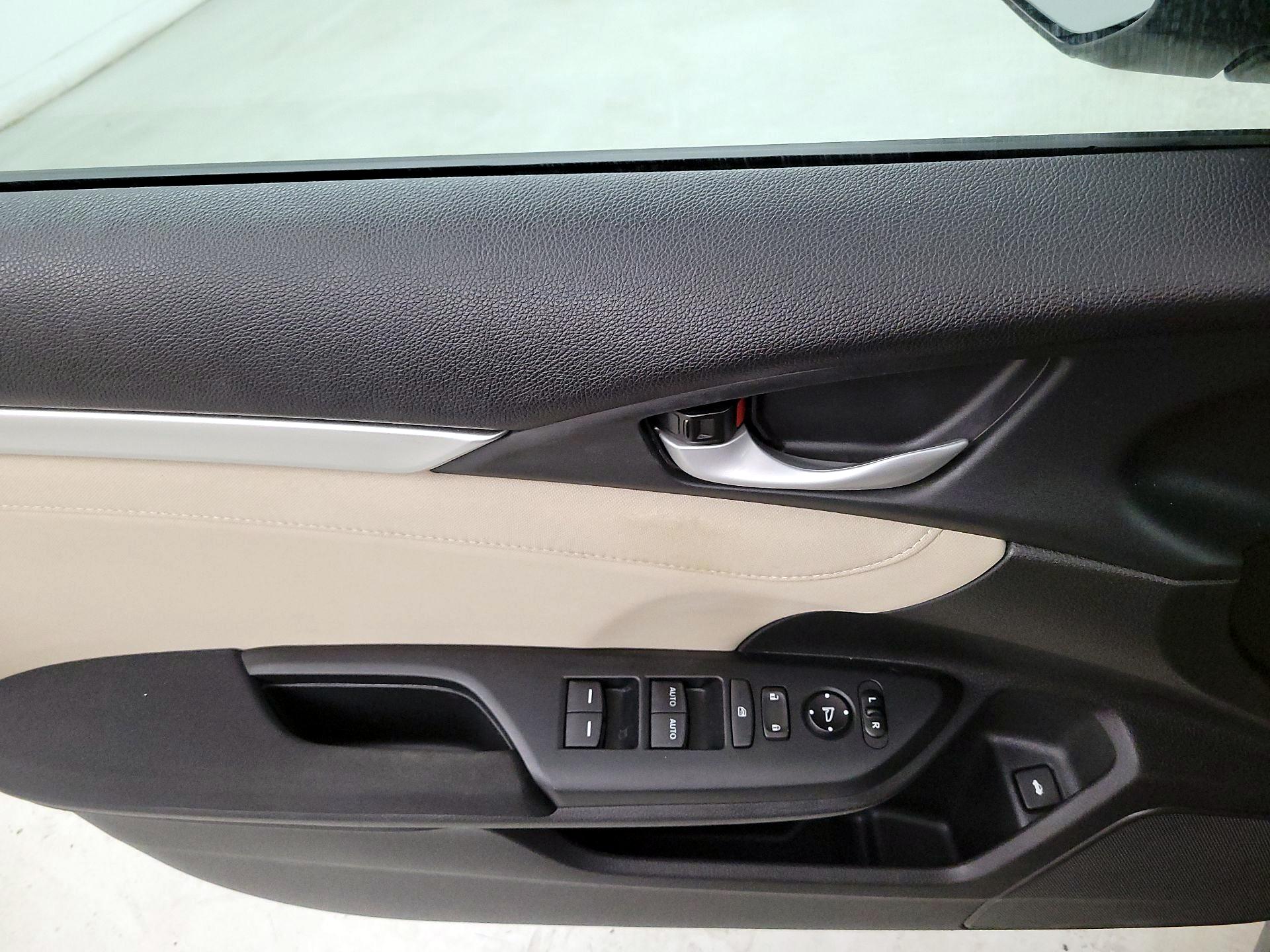 Thumbnail: 2016 Honda Civic - 12