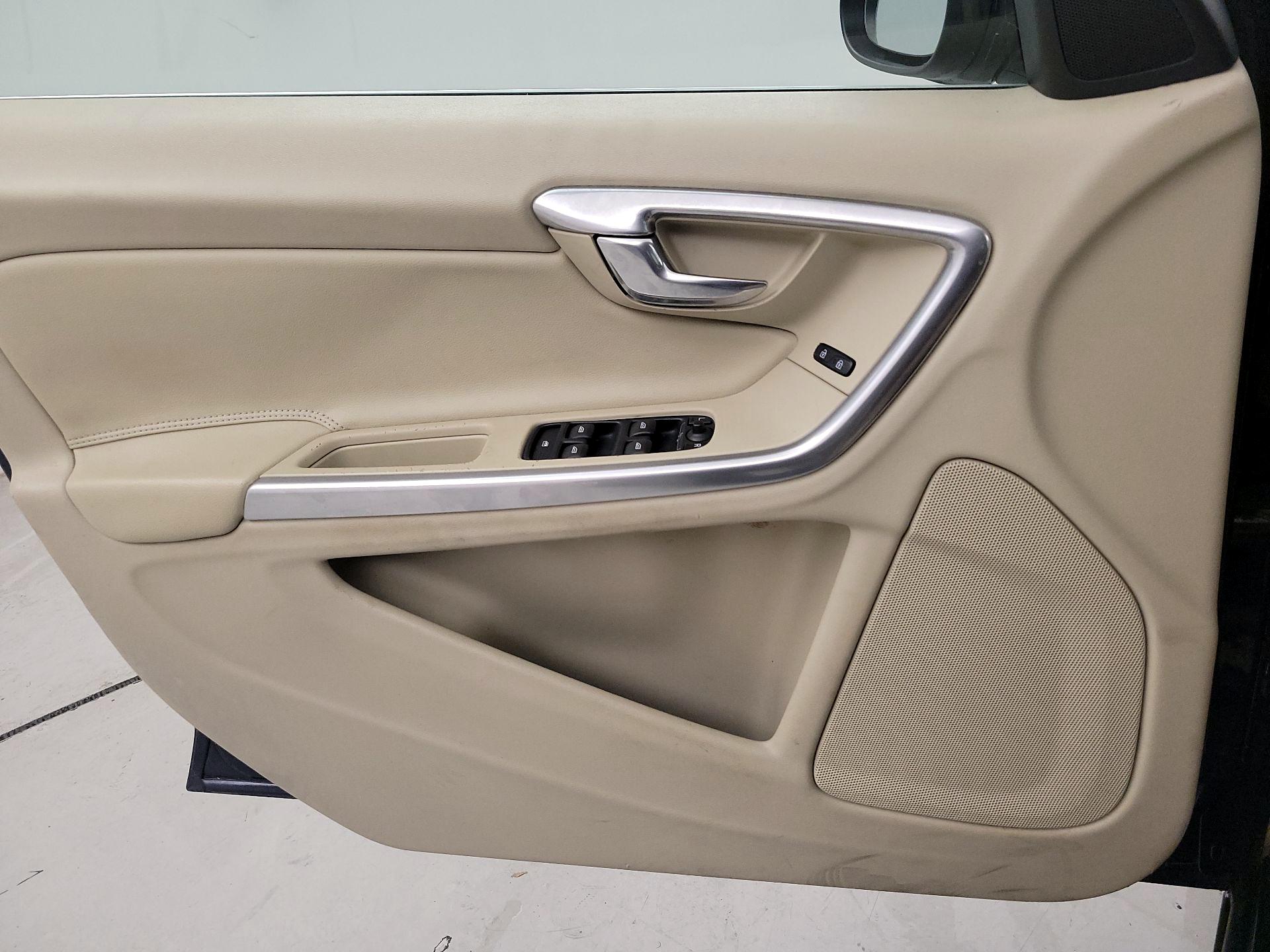 Thumbnail: 2015 Volvo S60 - 12