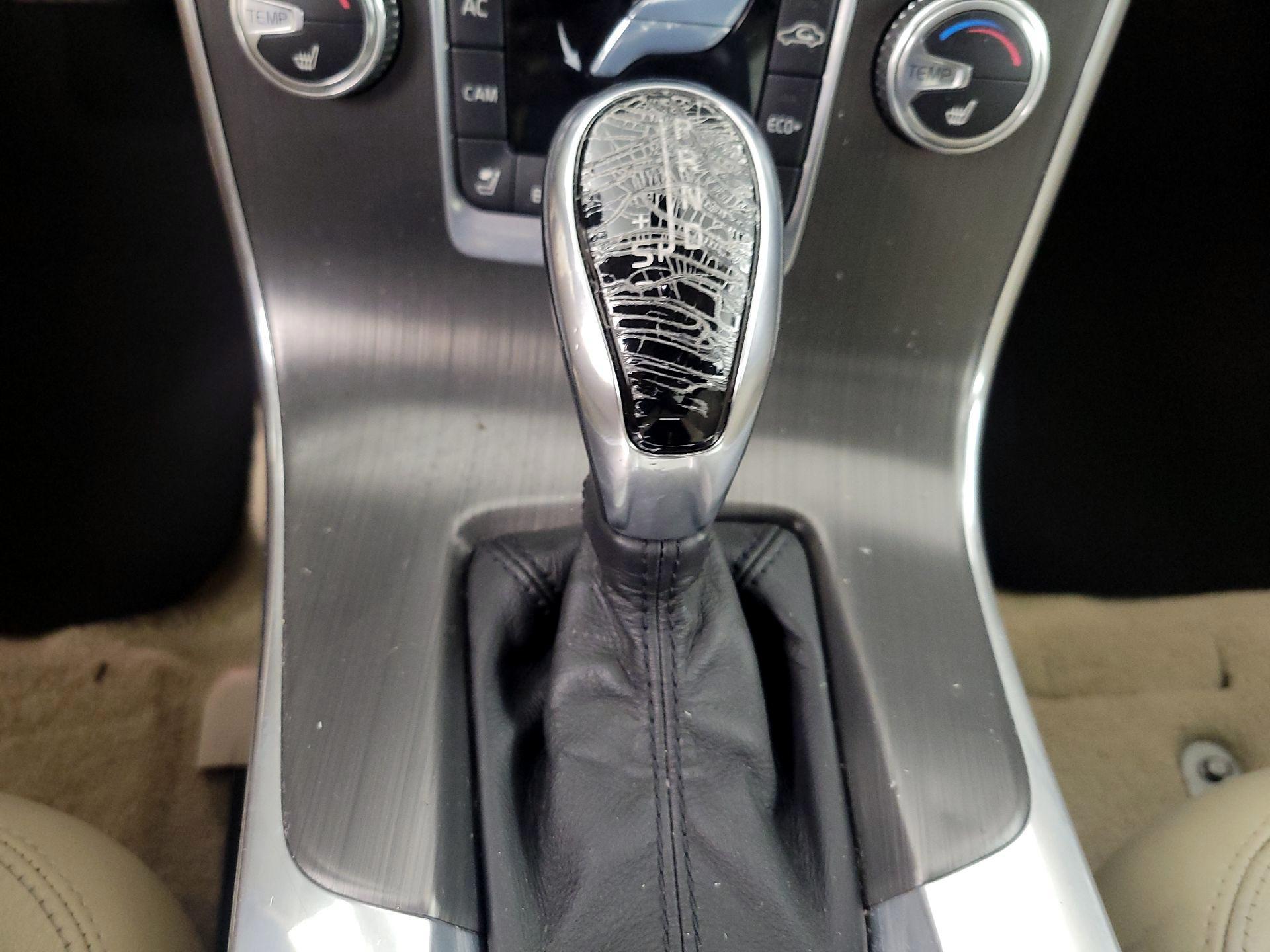 Thumbnail: 2015 Volvo S60 - 17