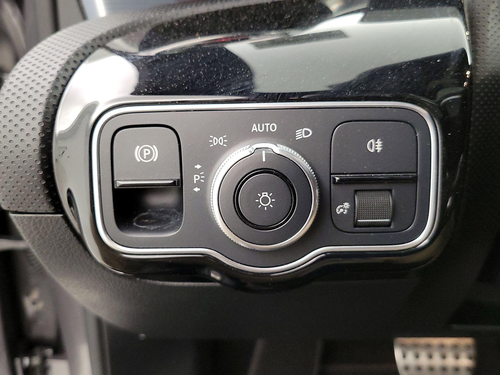 Thumbnail: 2022 Mercedes-Benz A-Class - 13