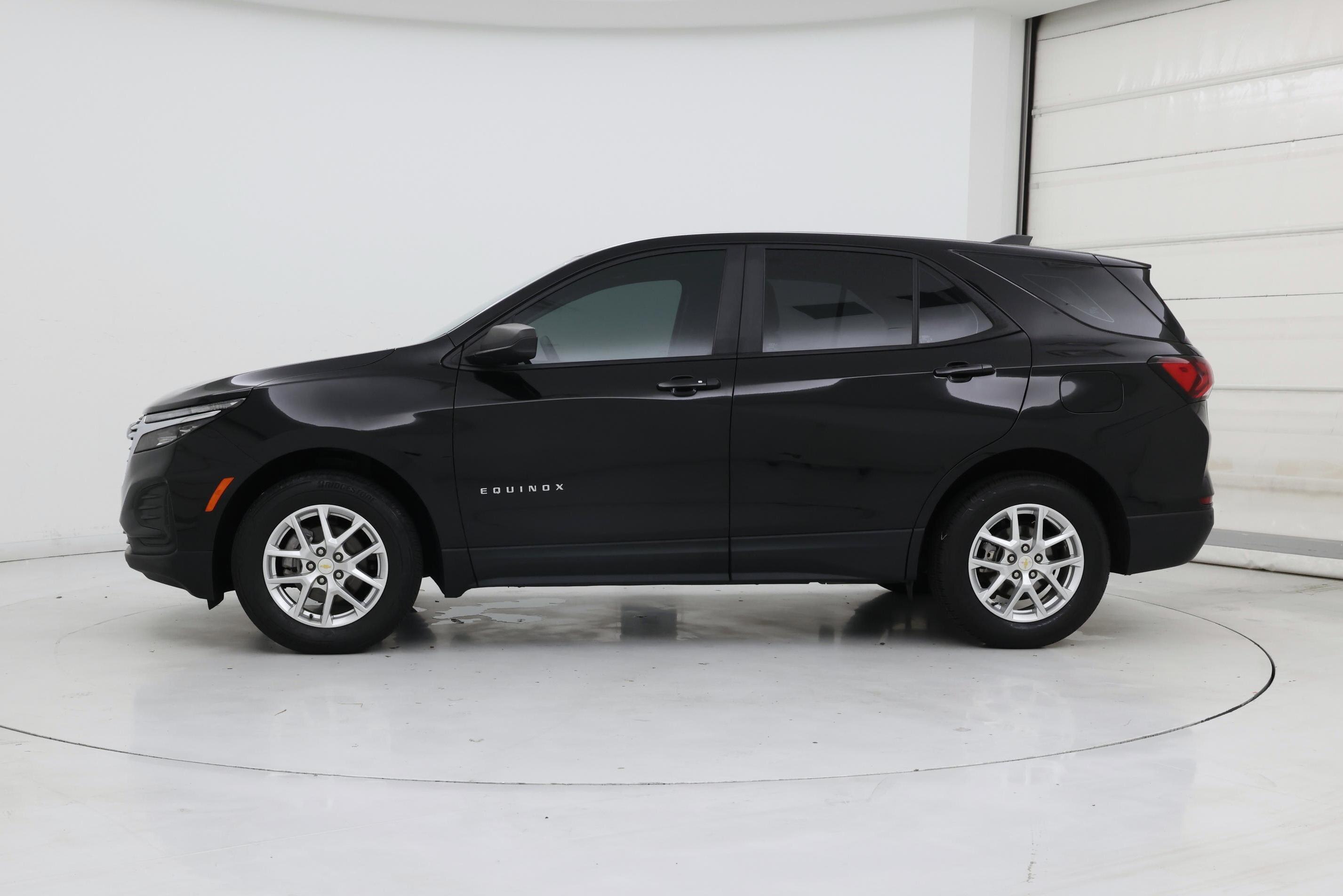 Thumbnail: 2022 Chevrolet Equinox - 3
