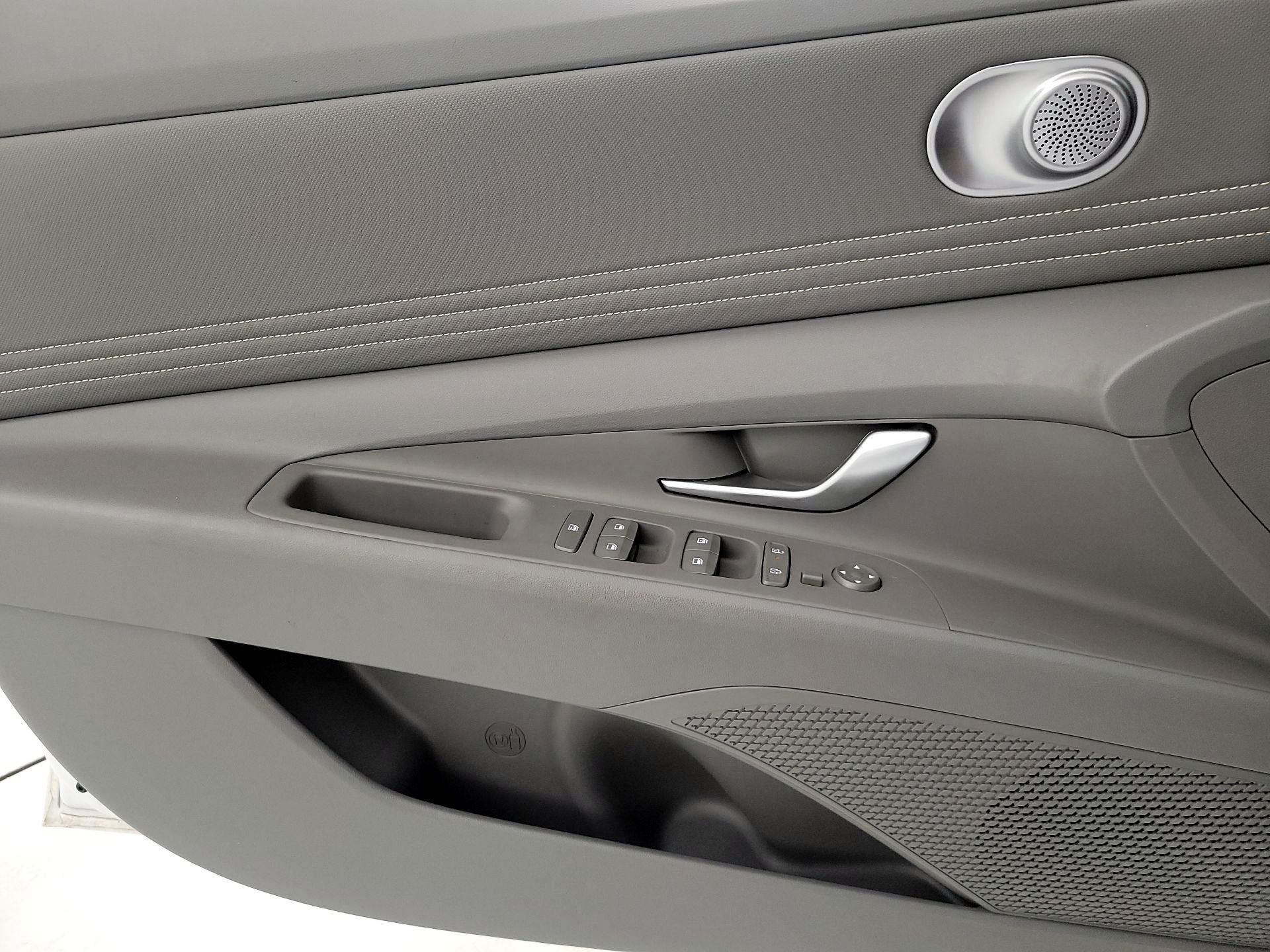 Thumbnail: 2025 Hyundai Elantra - 12