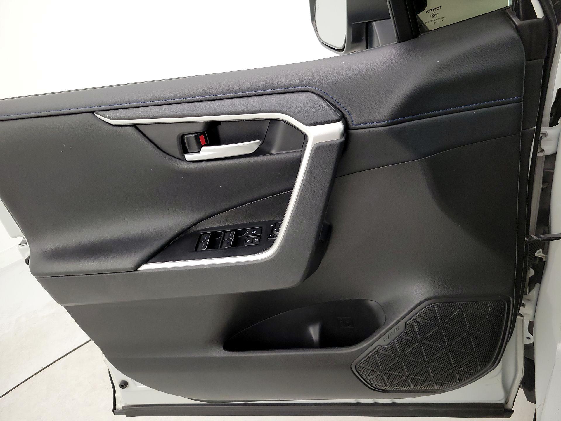 Thumbnail: 2022 Toyota RAV4 - 12