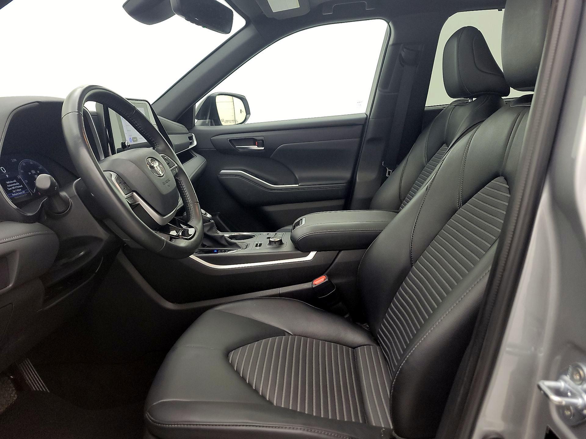 Thumbnail: 2025 Toyota Highlander - 11