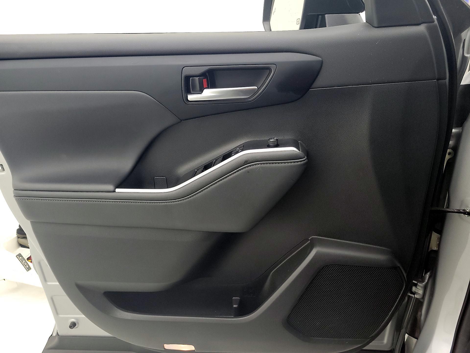 Thumbnail: 2025 Toyota Highlander - 12