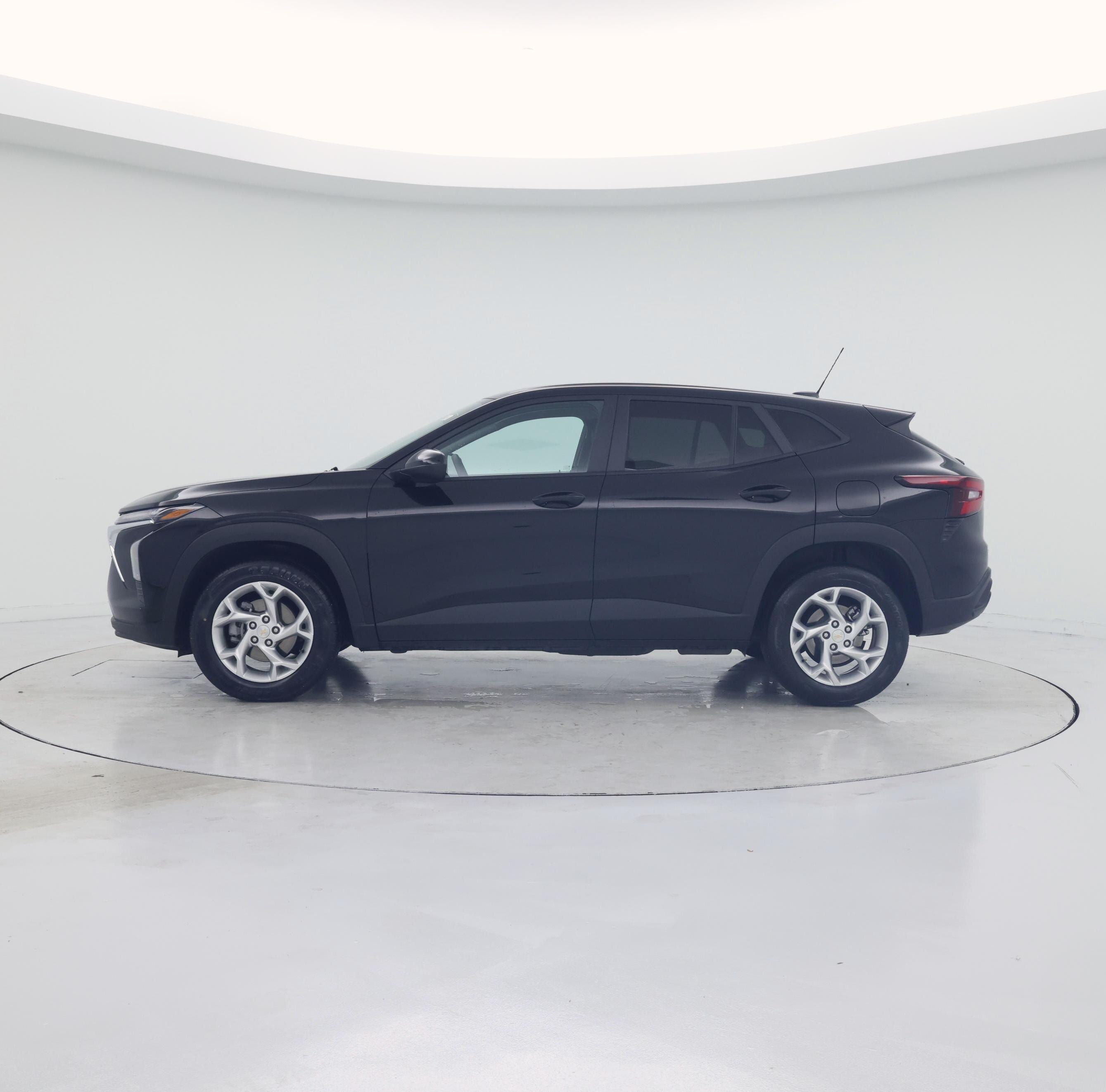 Thumbnail: 2024 Chevrolet Trax - 3